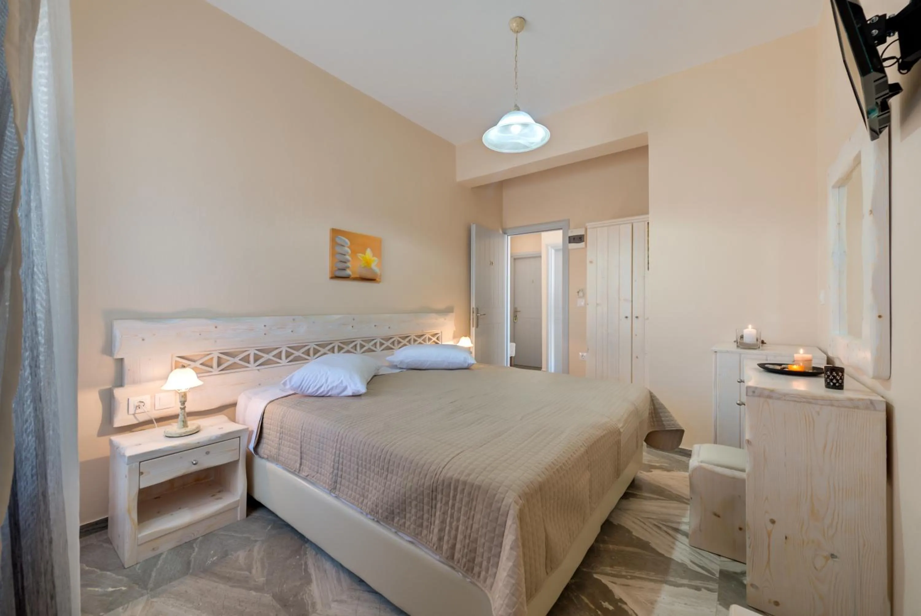 Photo of the whole room, Bed in Villa Aegeon