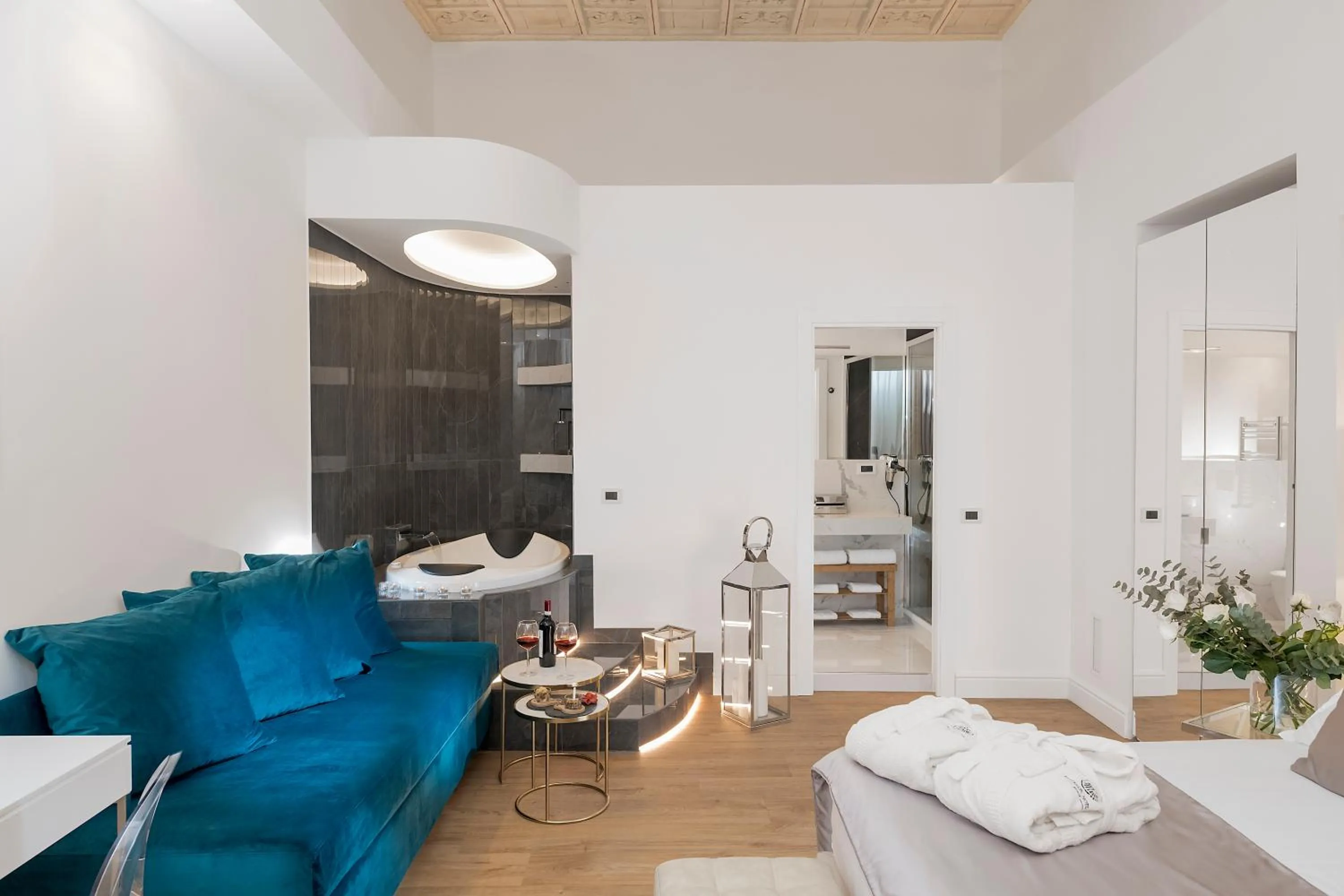 Photo of the whole room, Bed in Navona Style