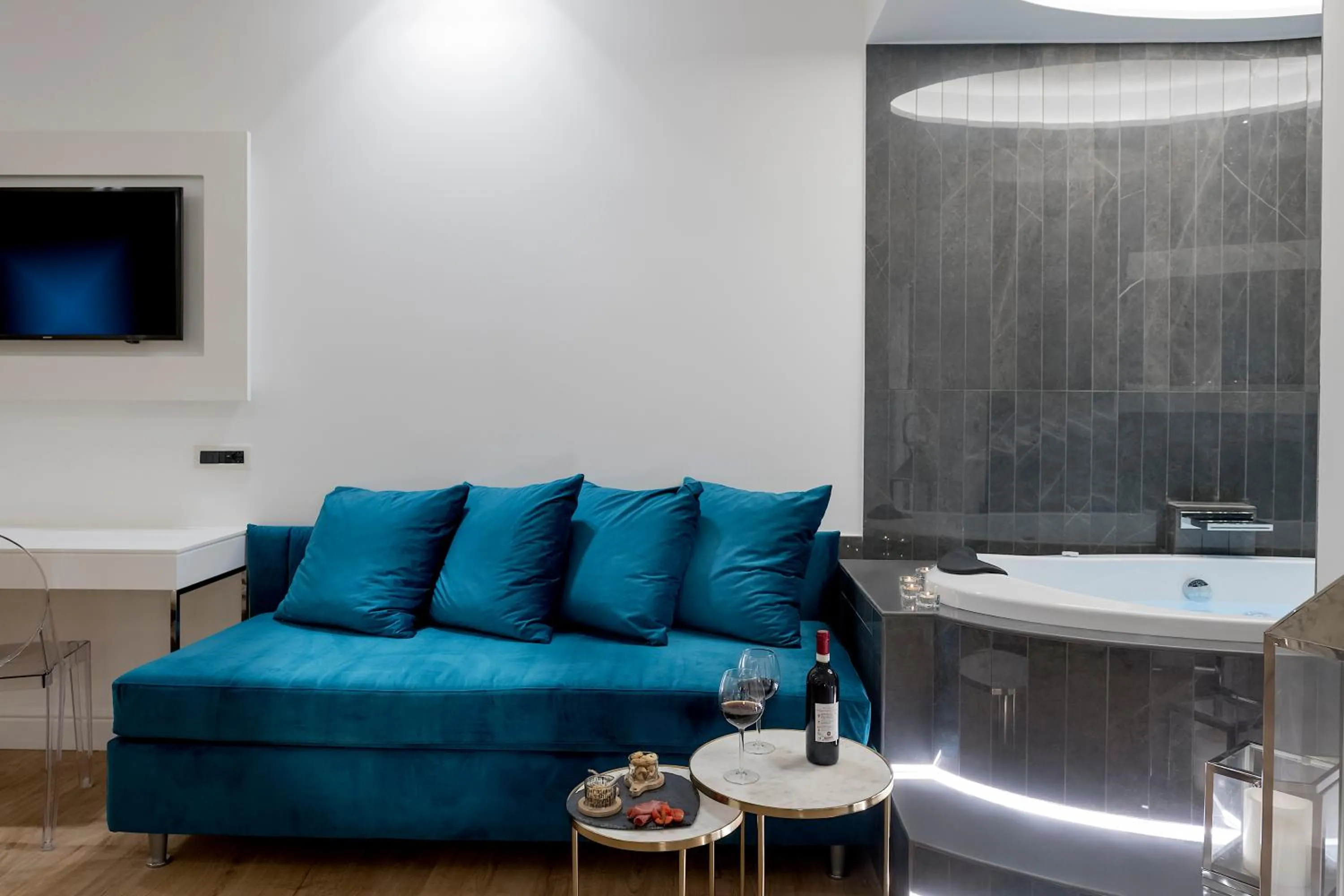 Hot Tub in Navona Style