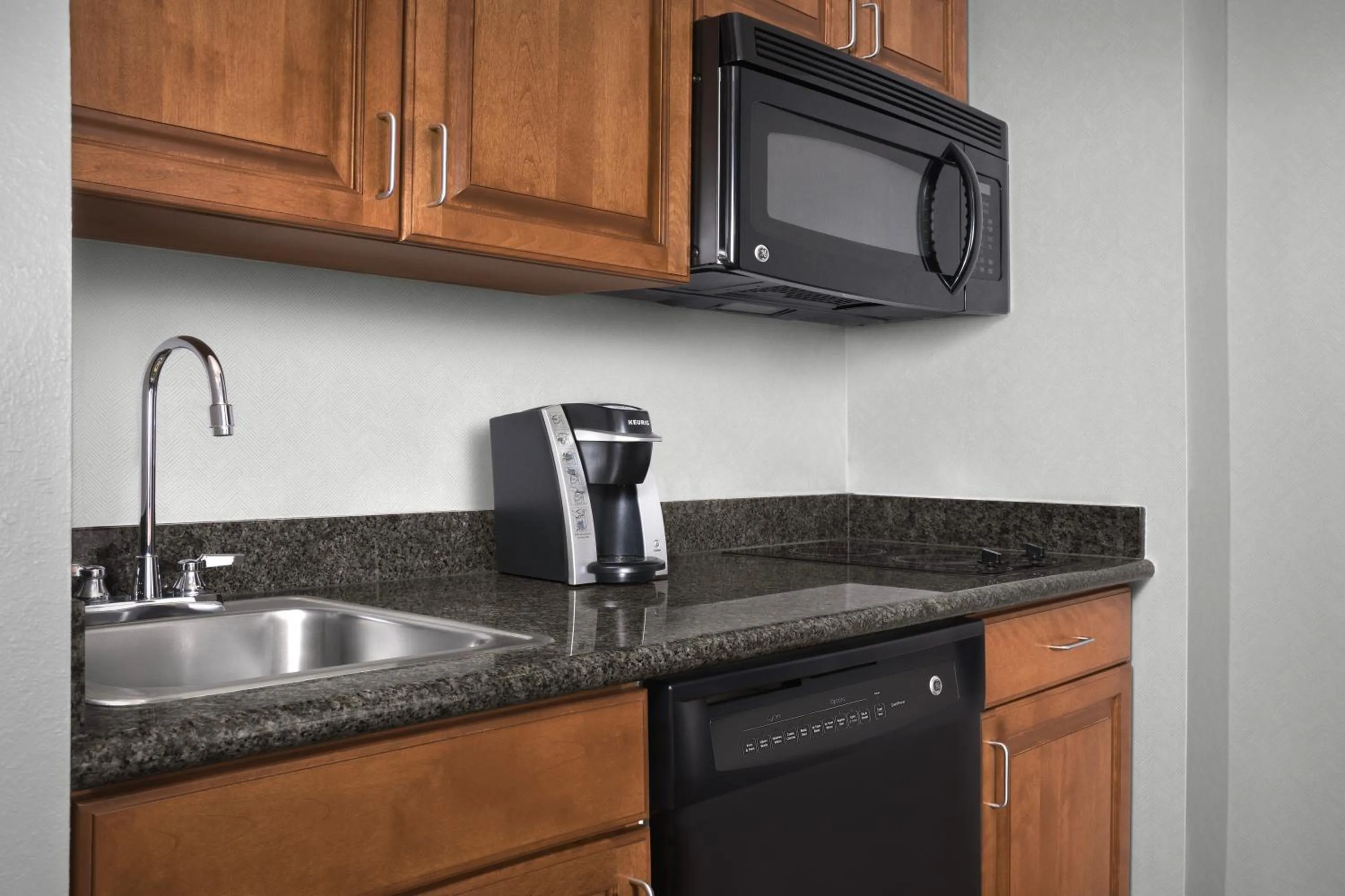 kitchen in Homewood Suites by Hilton Omaha - Downtown
