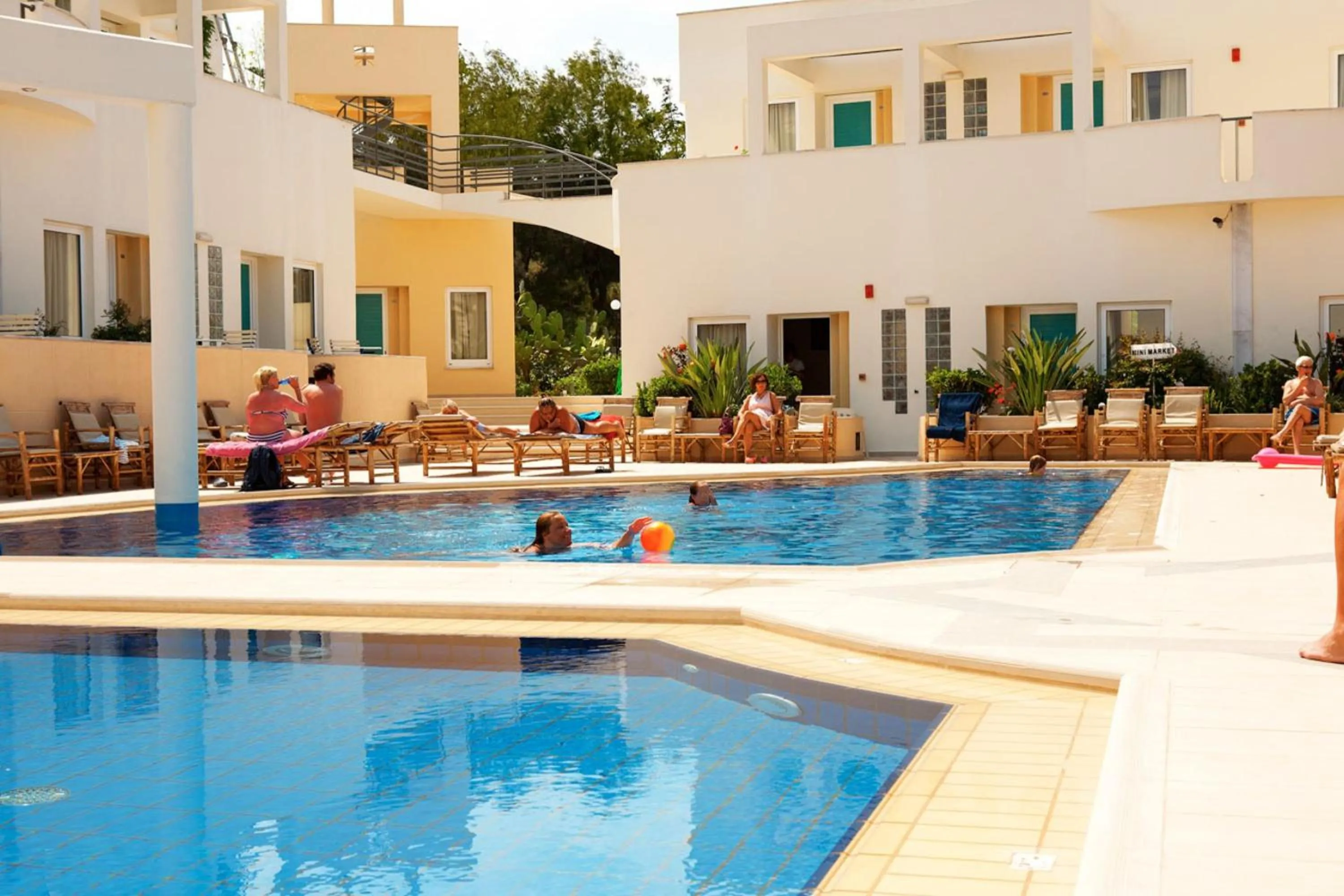 Swimming pool in Forum Suites