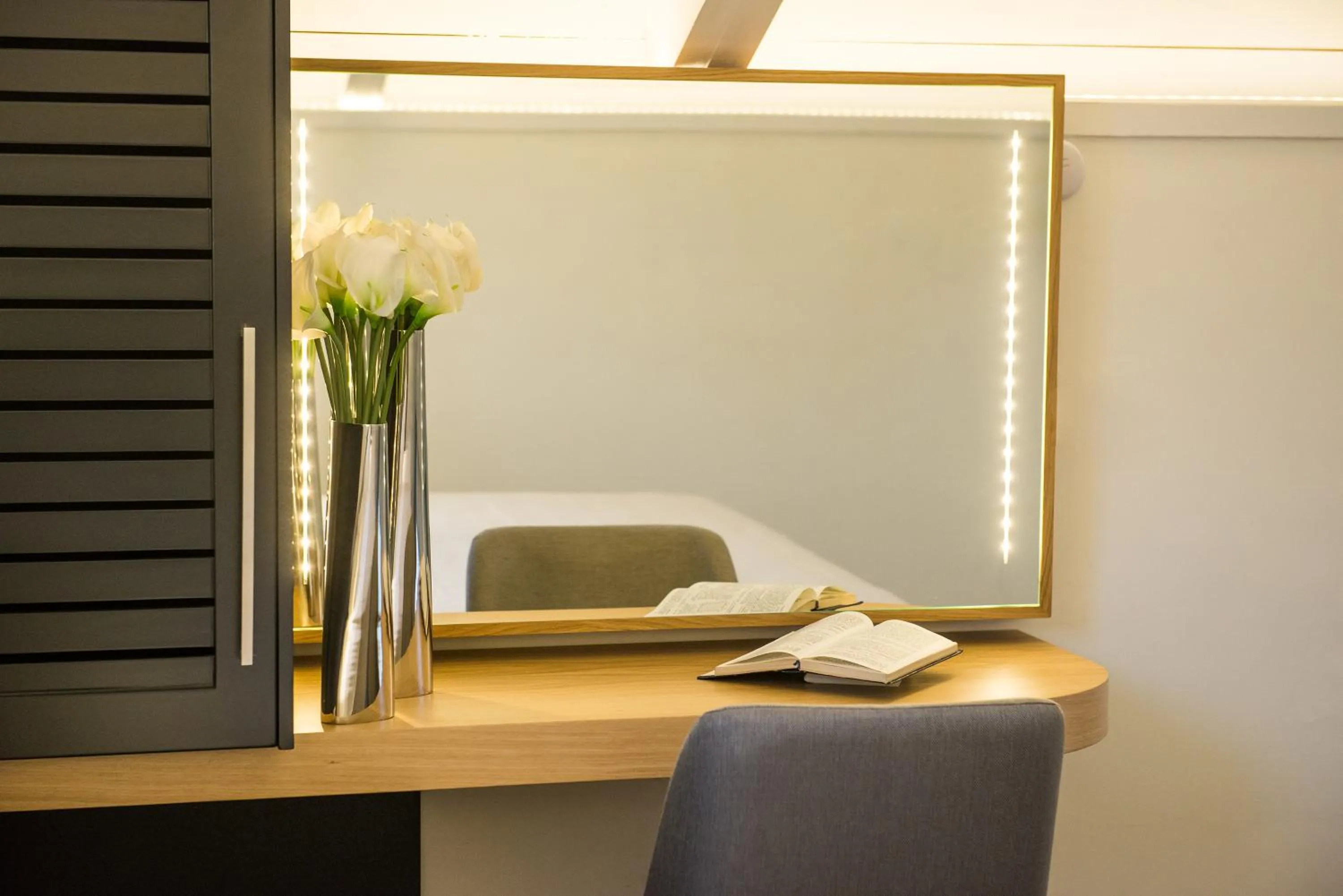 Seating area in Forum Suites