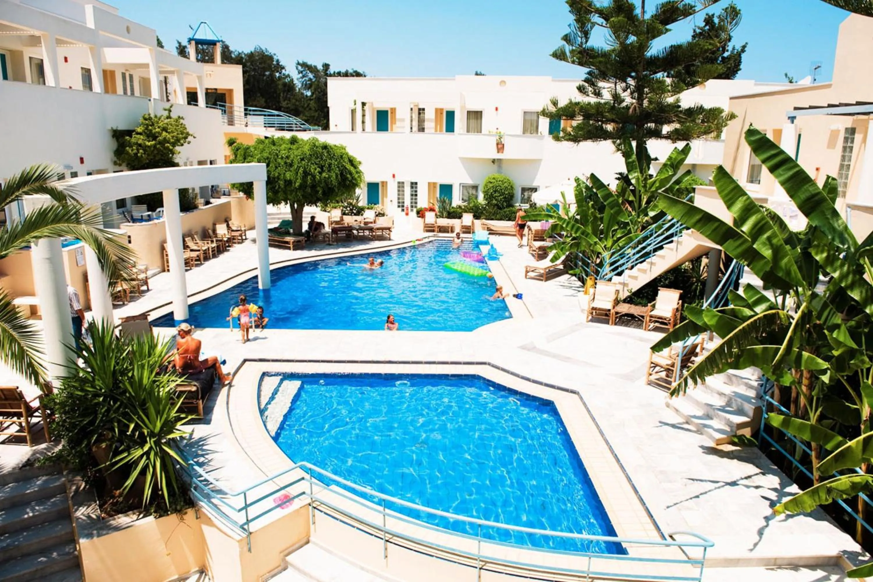 Swimming pool in Forum Suites