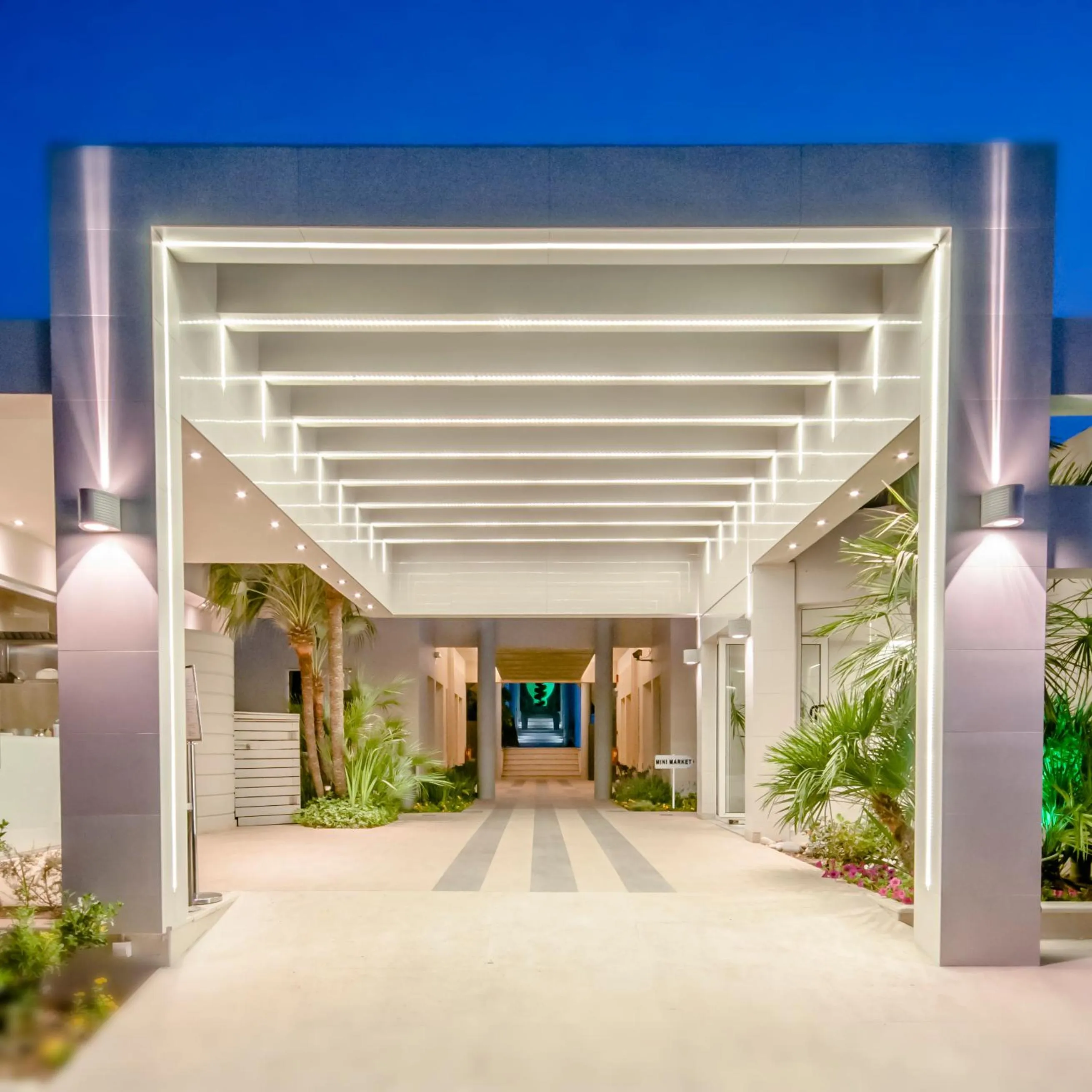 Facade/entrance in Forum Suites