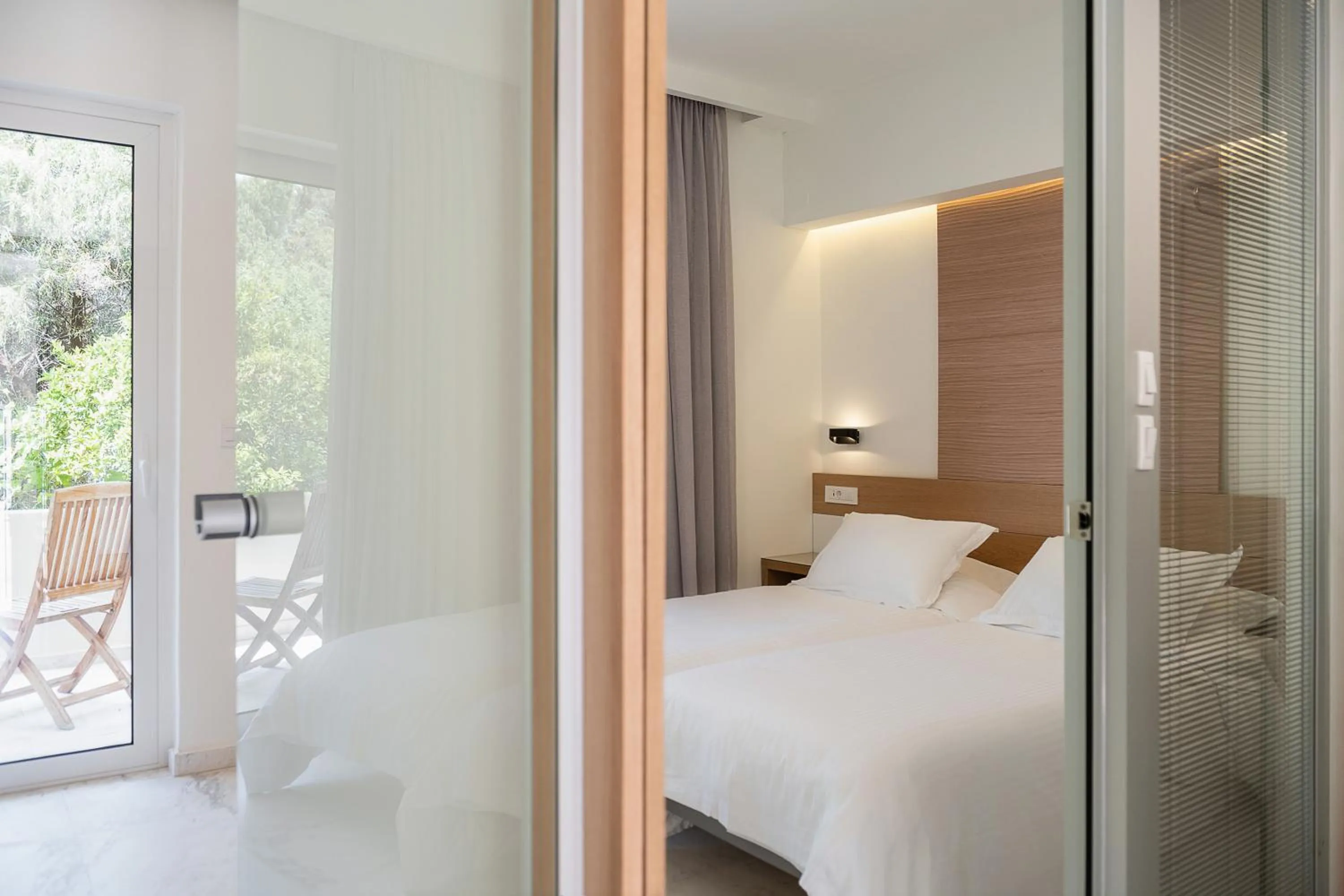 Living room, Bed in Forum Suites