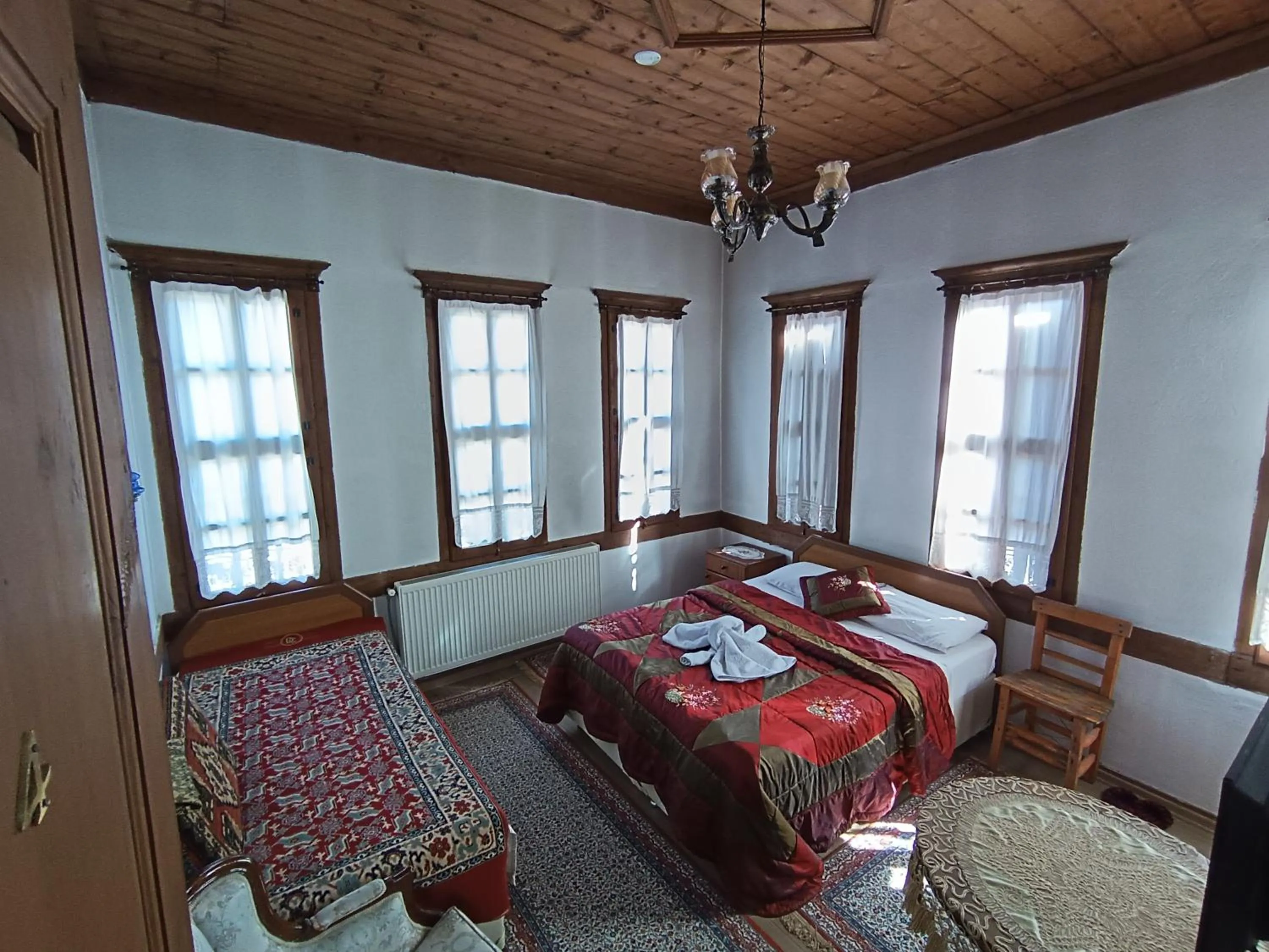 Photo of the whole room, Bed in Arifbey Konak Hotel