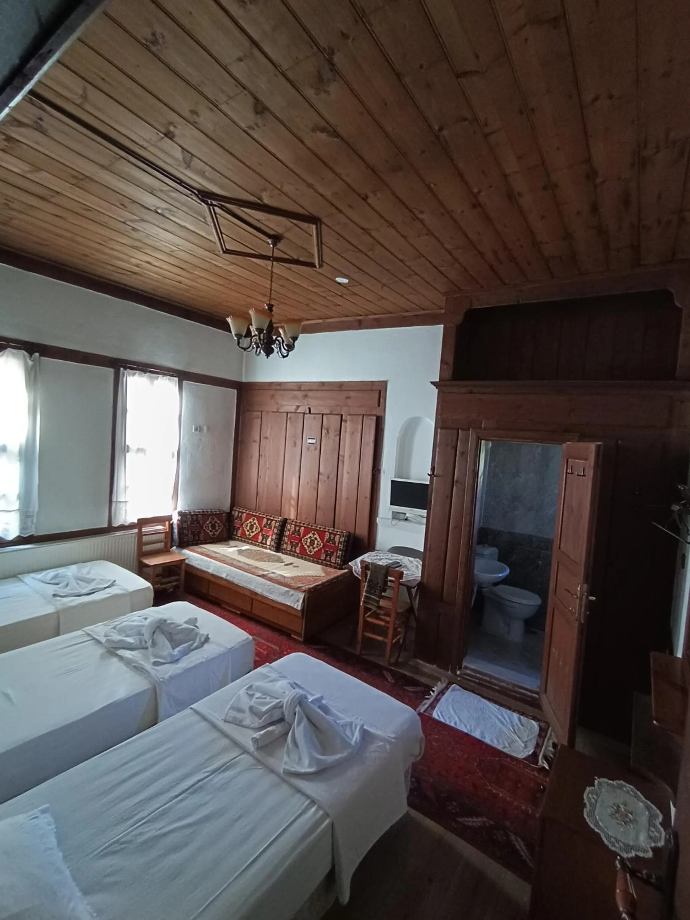 Photo of the whole room, Bed in Arifbey Konak Hotel