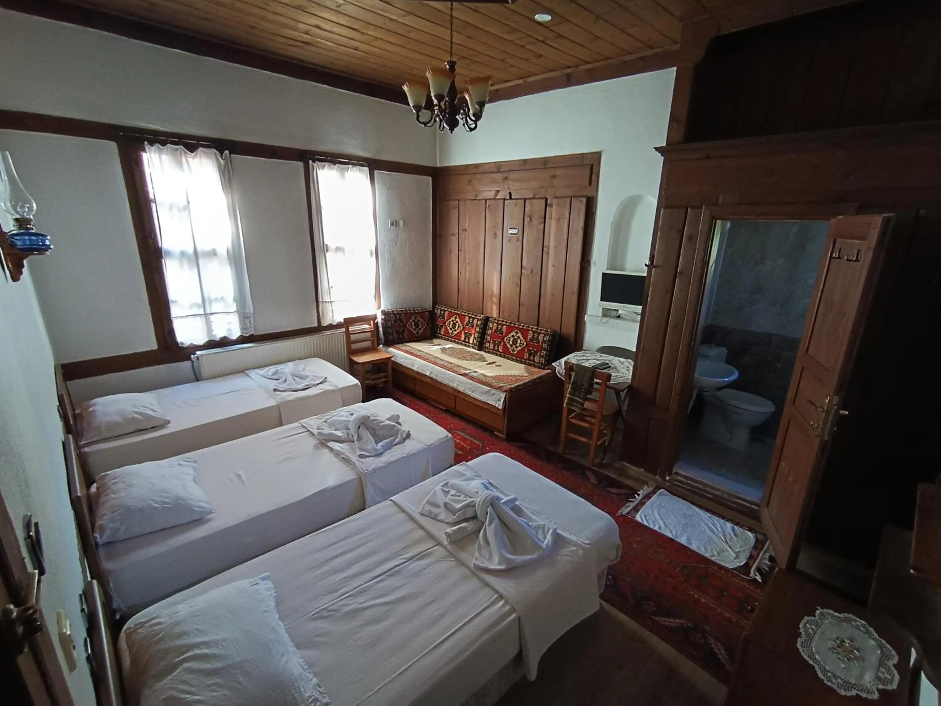 Photo of the whole room, Bed in Arifbey Konak Hotel