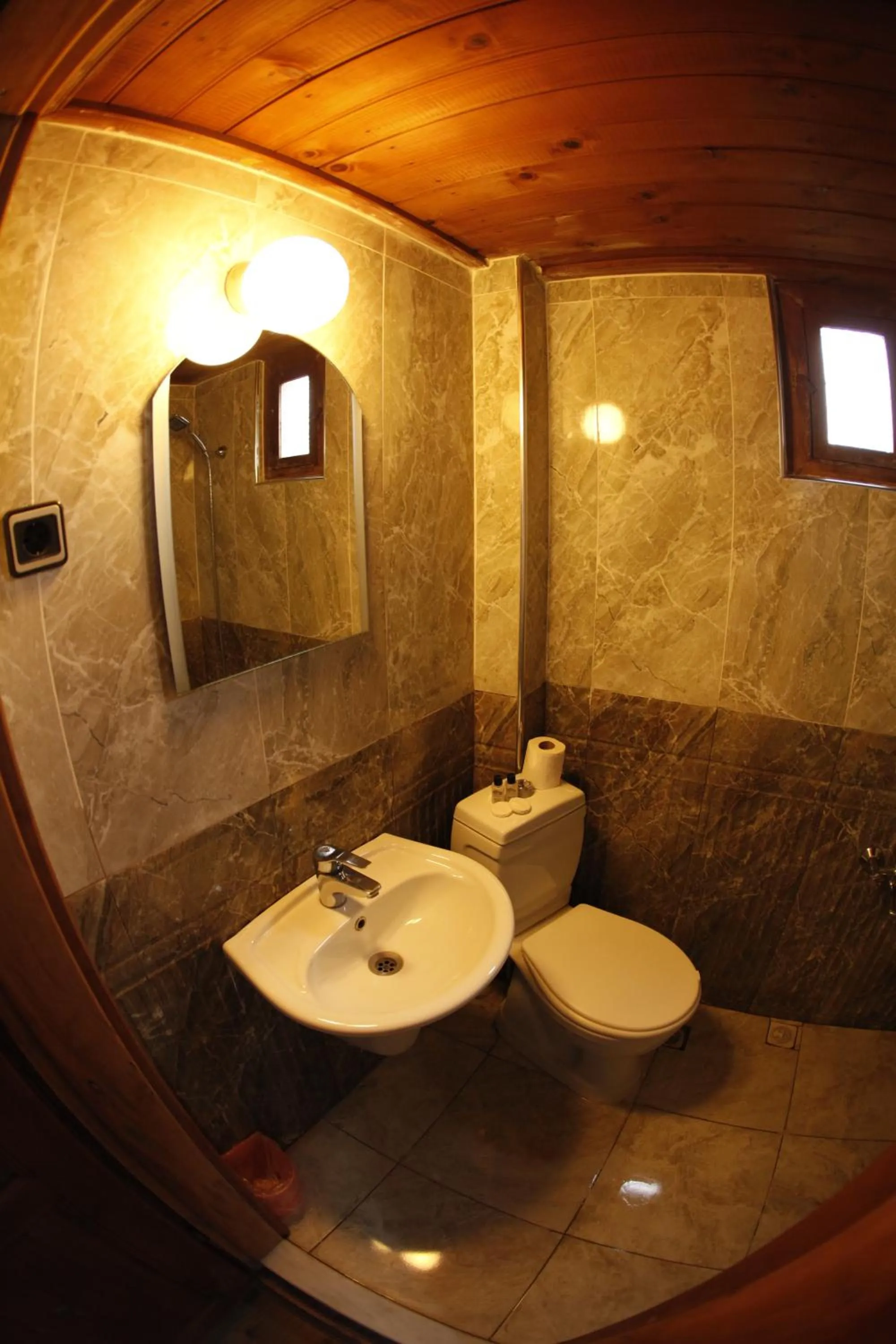 Toilet in Arifbey Konak Hotel
