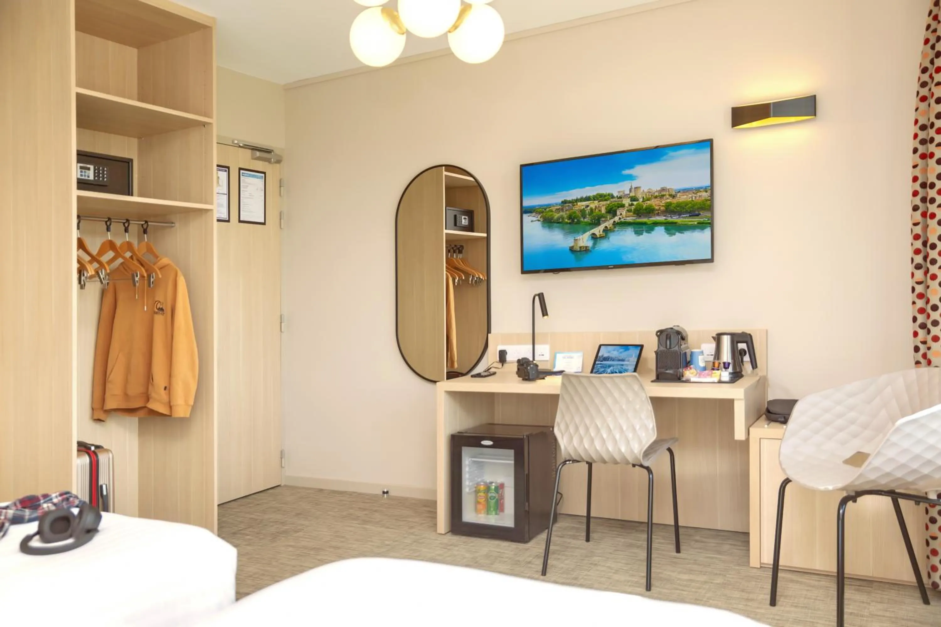 Bedroom, Bed in Kyriad Avignon - Palais des Papes