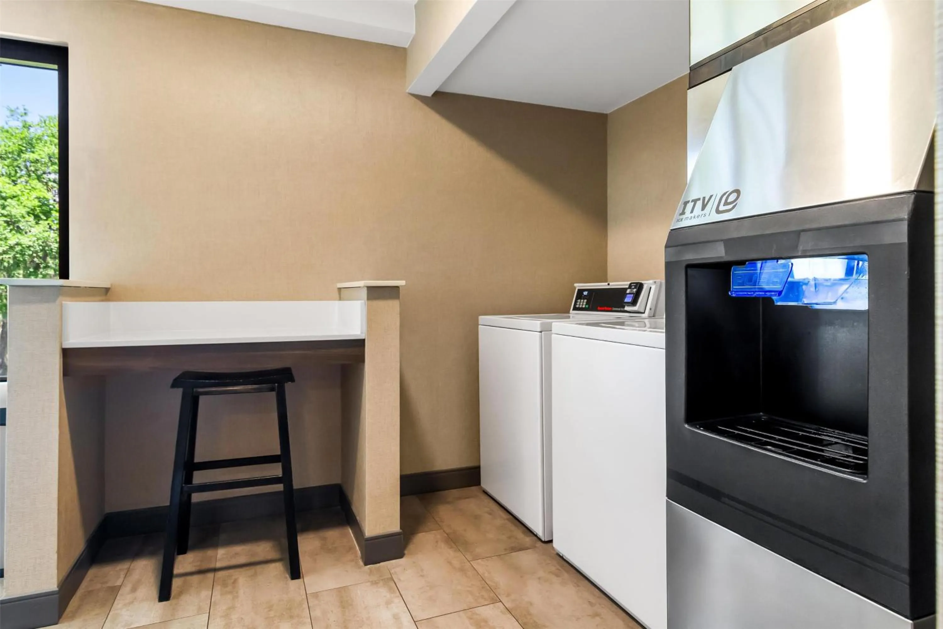 laundry in Hampton Inn Jacksonville Ponte Vedra