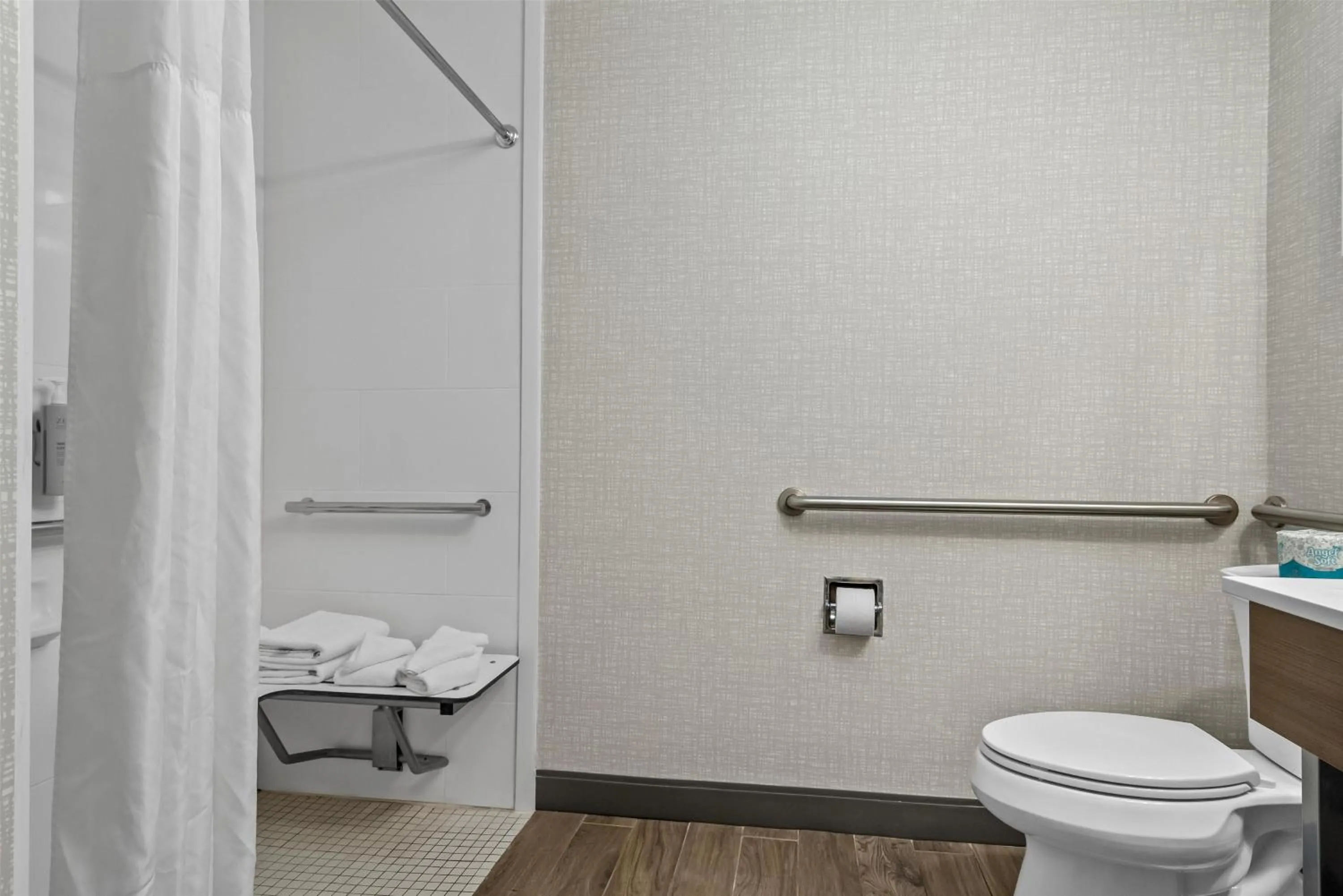 Bathroom in Hampton Inn Jacksonville Ponte Vedra