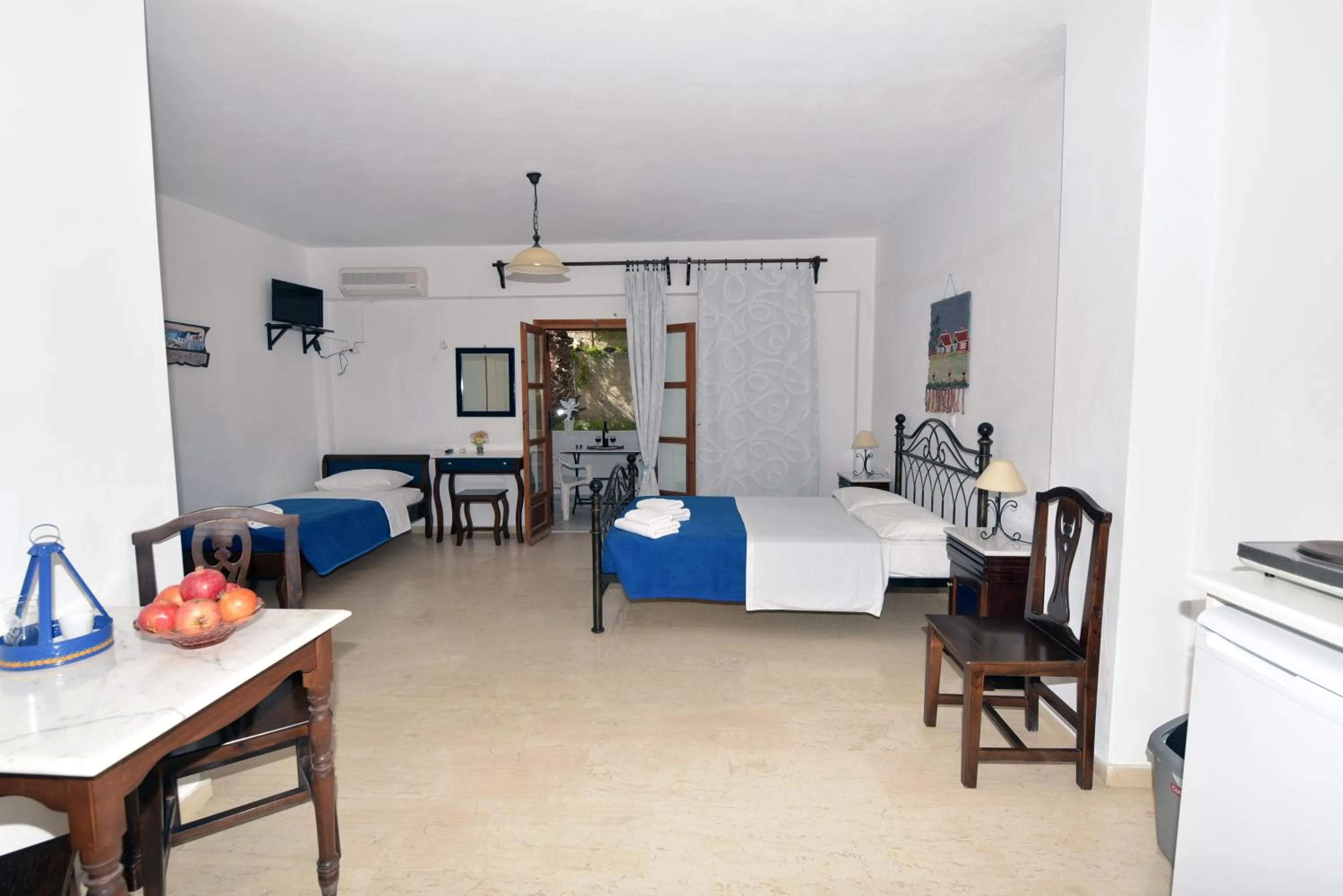 TV and multimedia in Sunflower ApartHotel