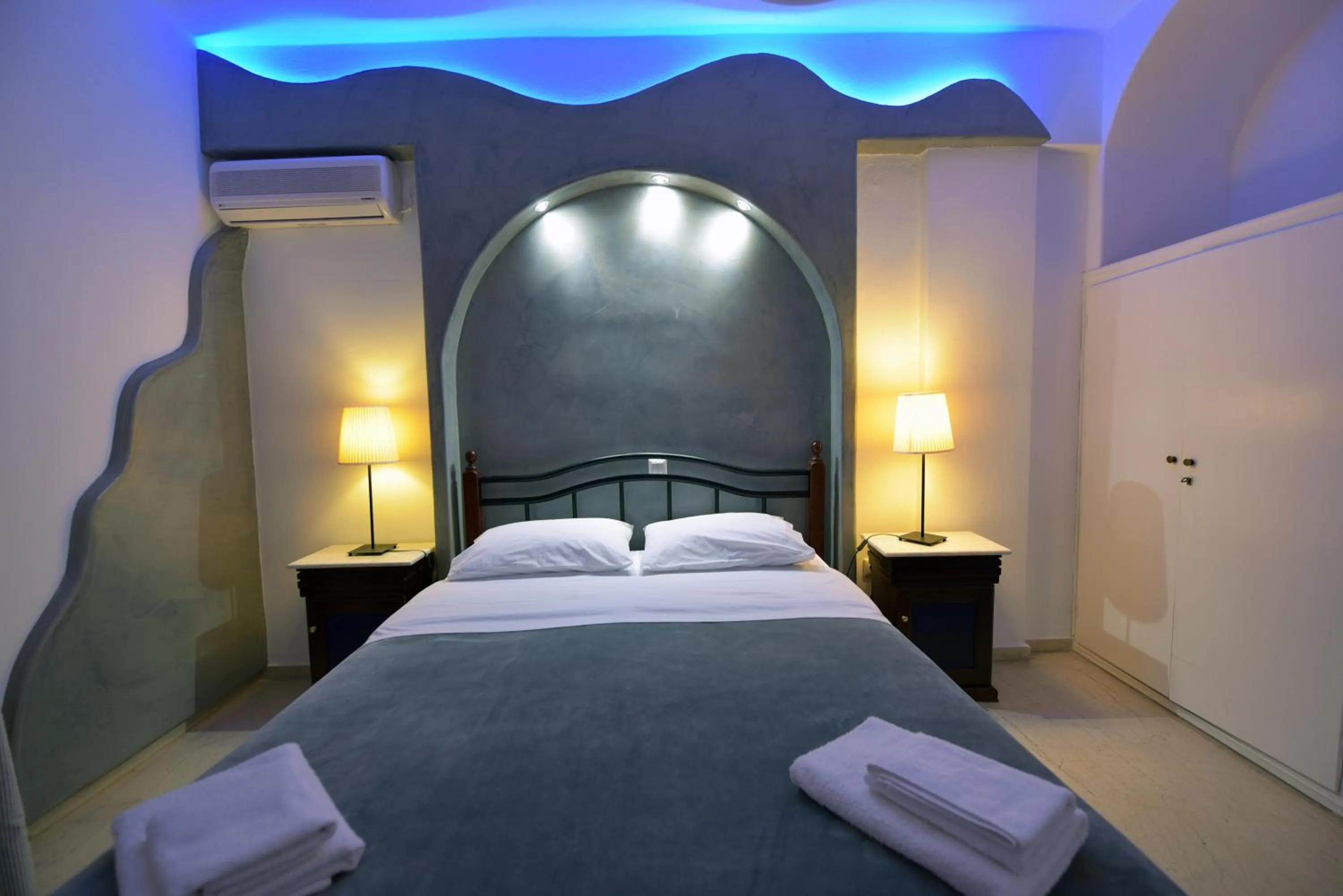 Bed in Sunflower ApartHotel