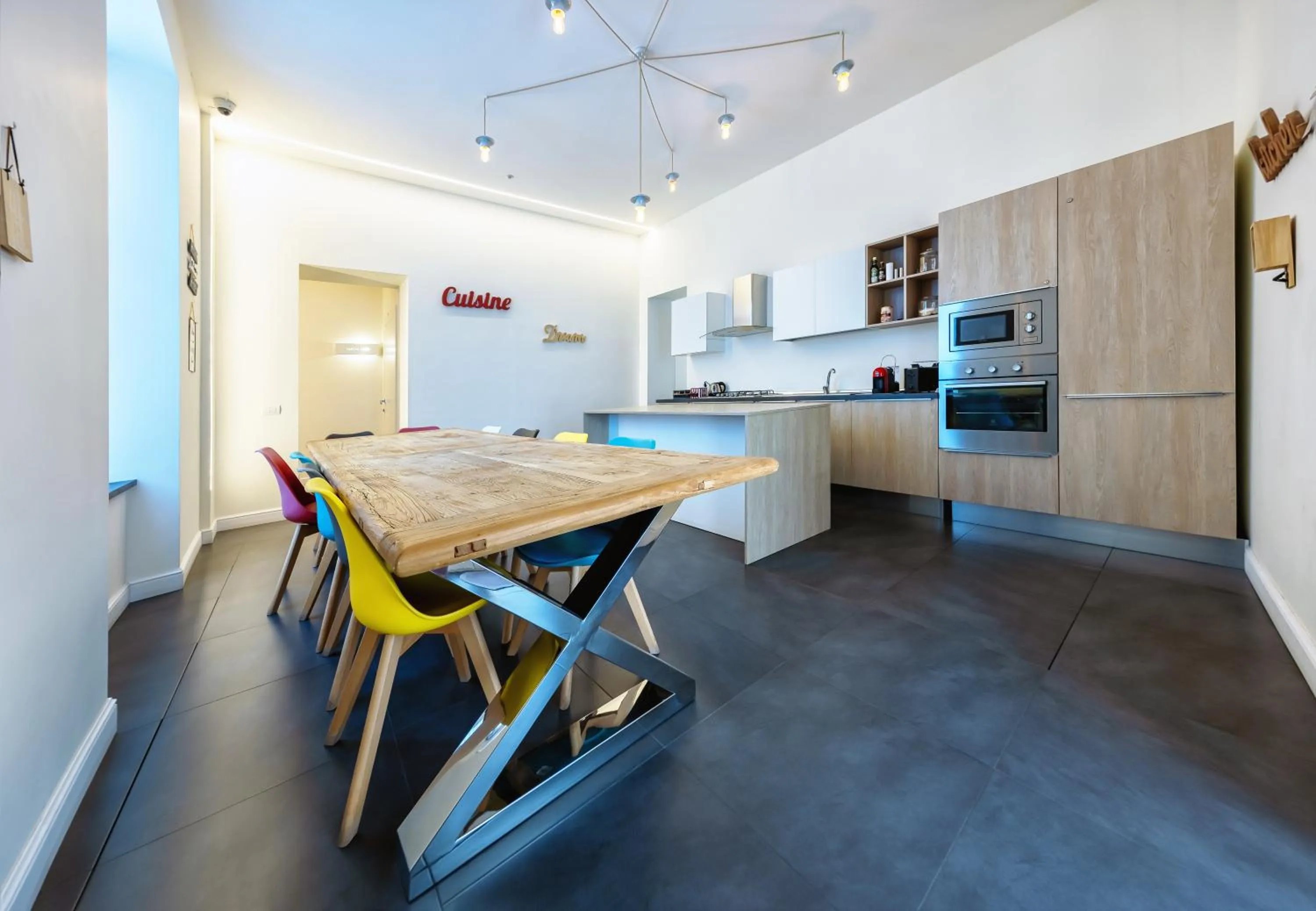 Dining area in Napoli Squares Suites