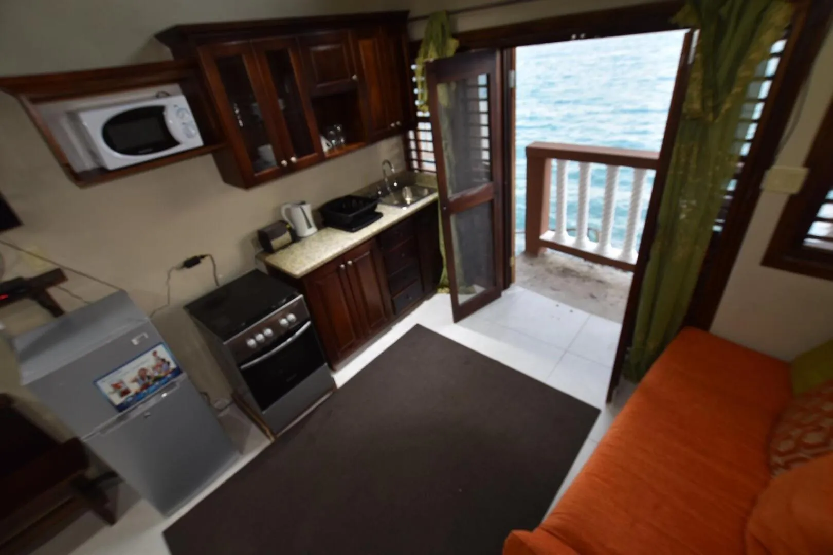 Kitchen or kitchenette in Shipwatcher Studio w/Mezzanine