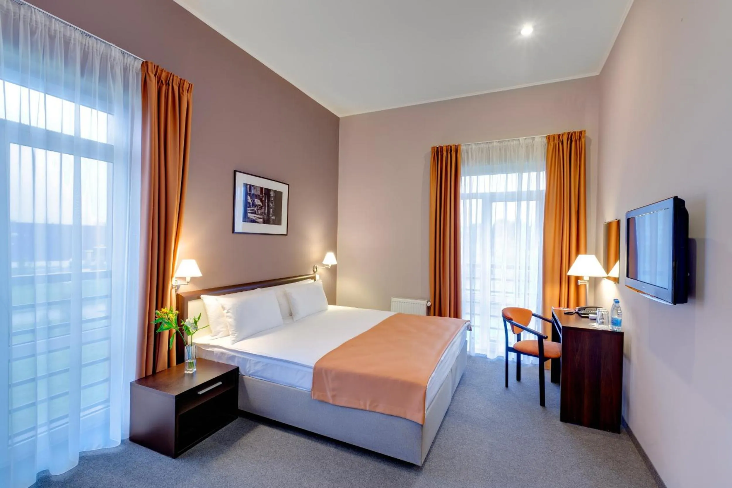 Photo of the whole room, Bed in Lviv Ramada Hotel