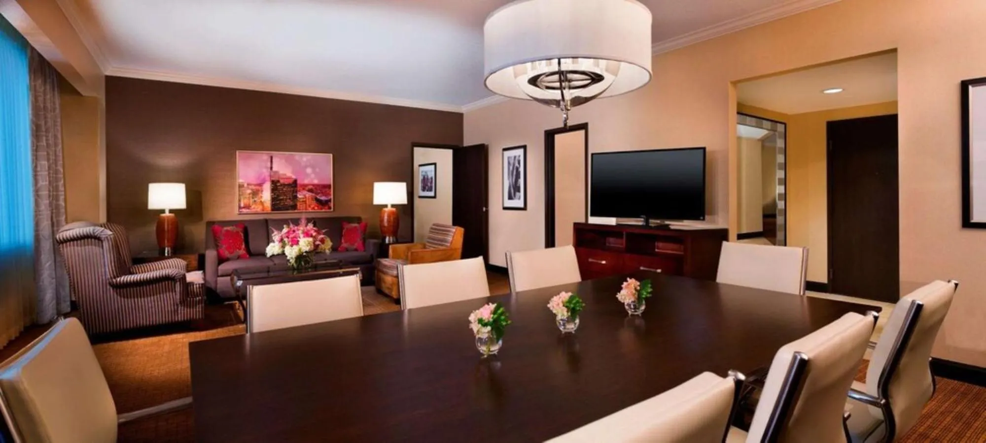 Dining area in Hilton Minneapolis