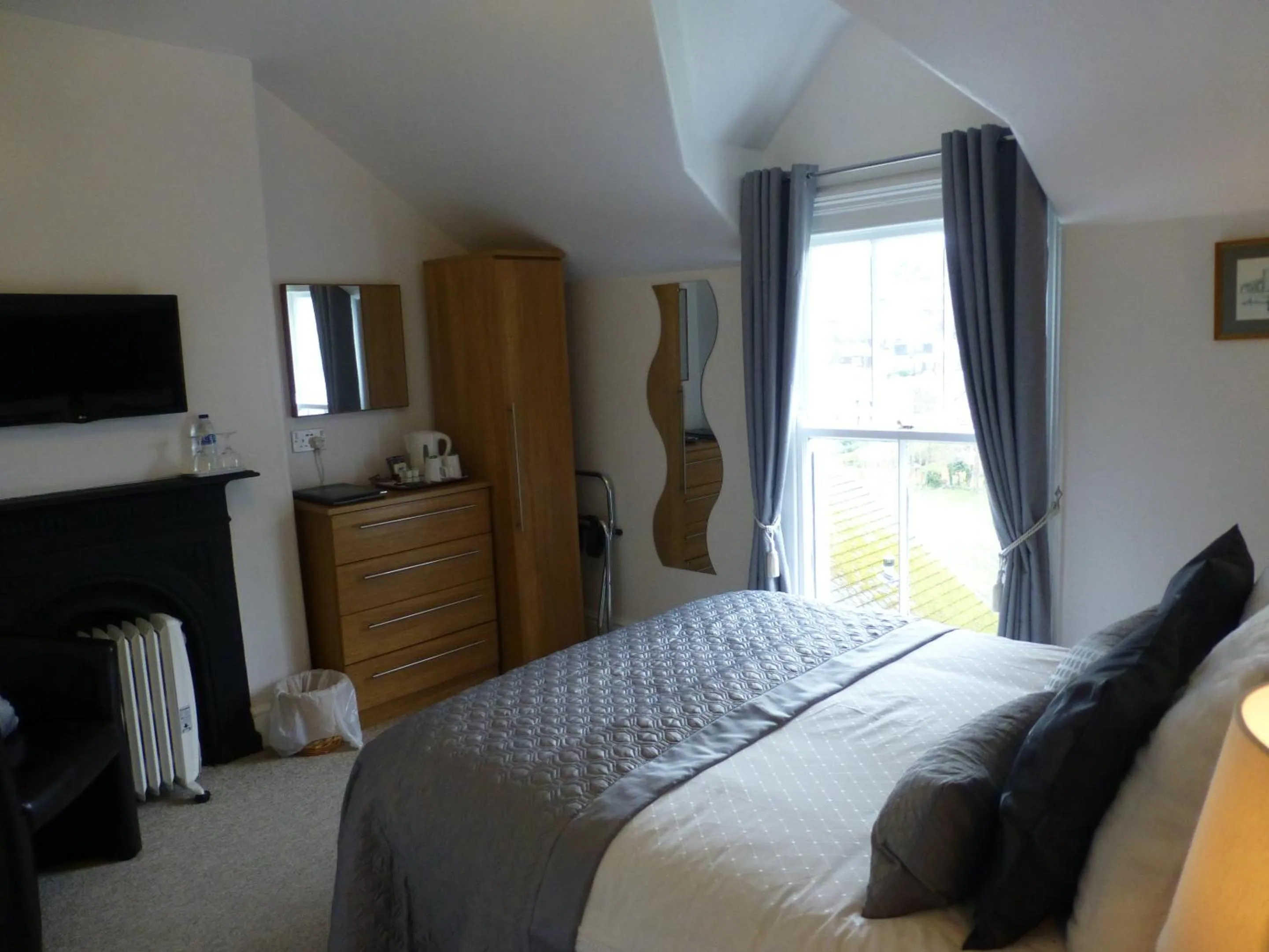 Bedroom, Bed in Bryn Derwen Guest House