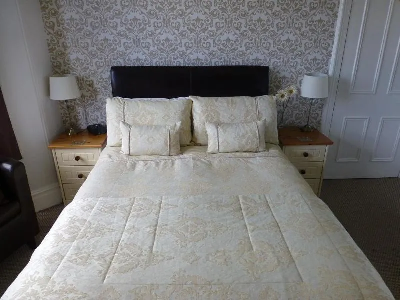 Bedroom, Bed in Bryn Derwen Guest House