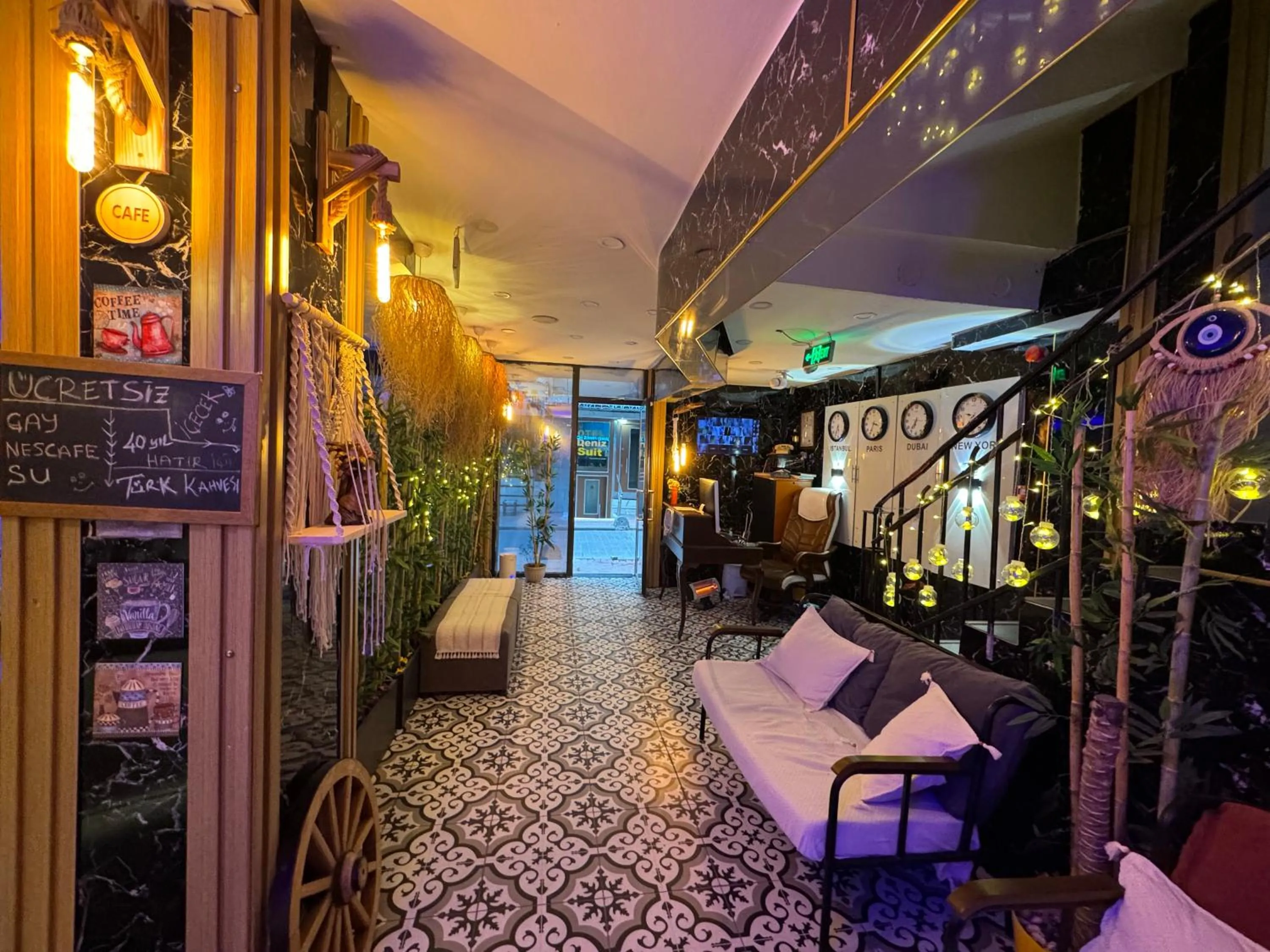 Restaurant/places to eat in The Little Prince Otel