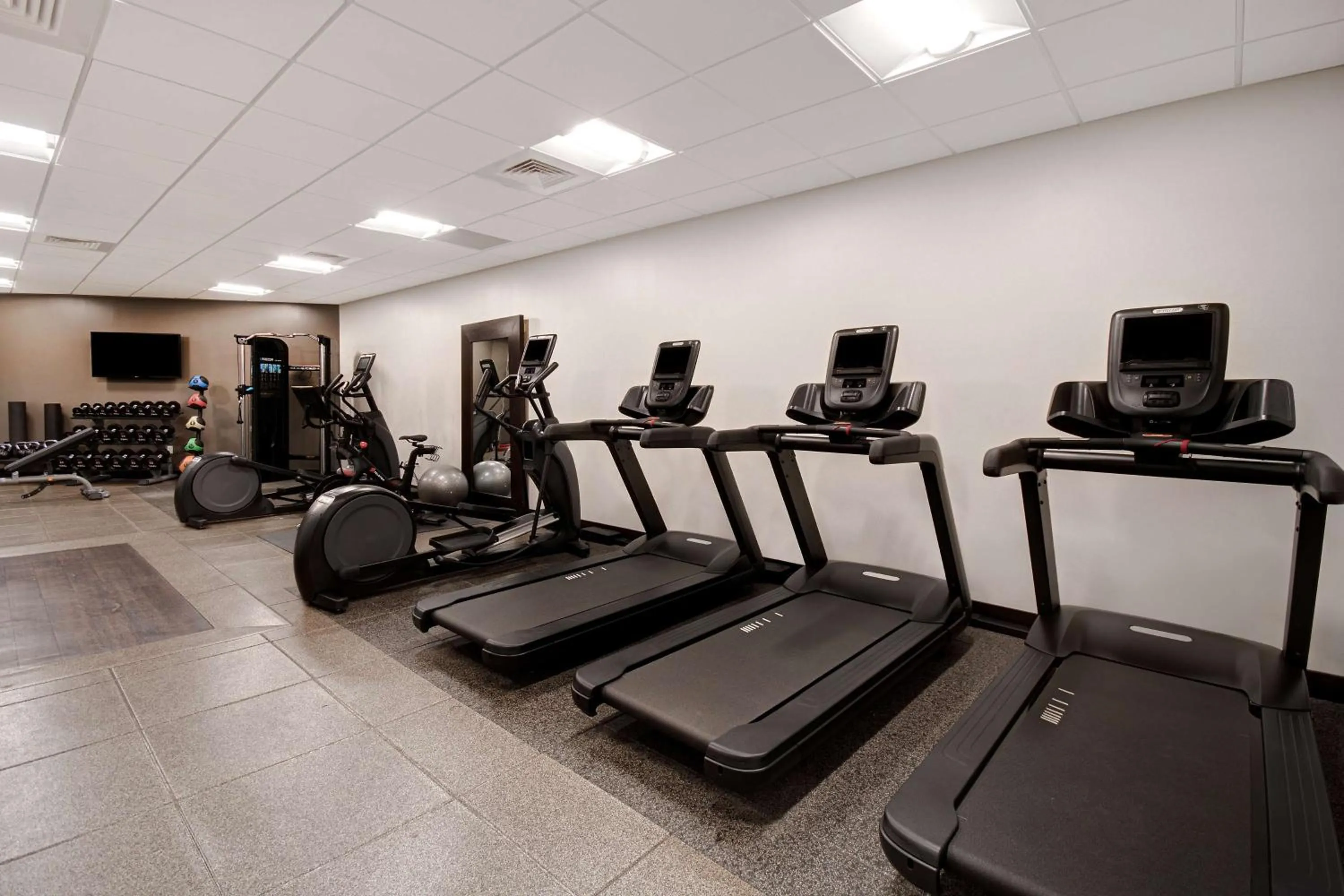 Fitness centre/facilities in Embassy Suites by Hilton Jacksonville Baymeadows