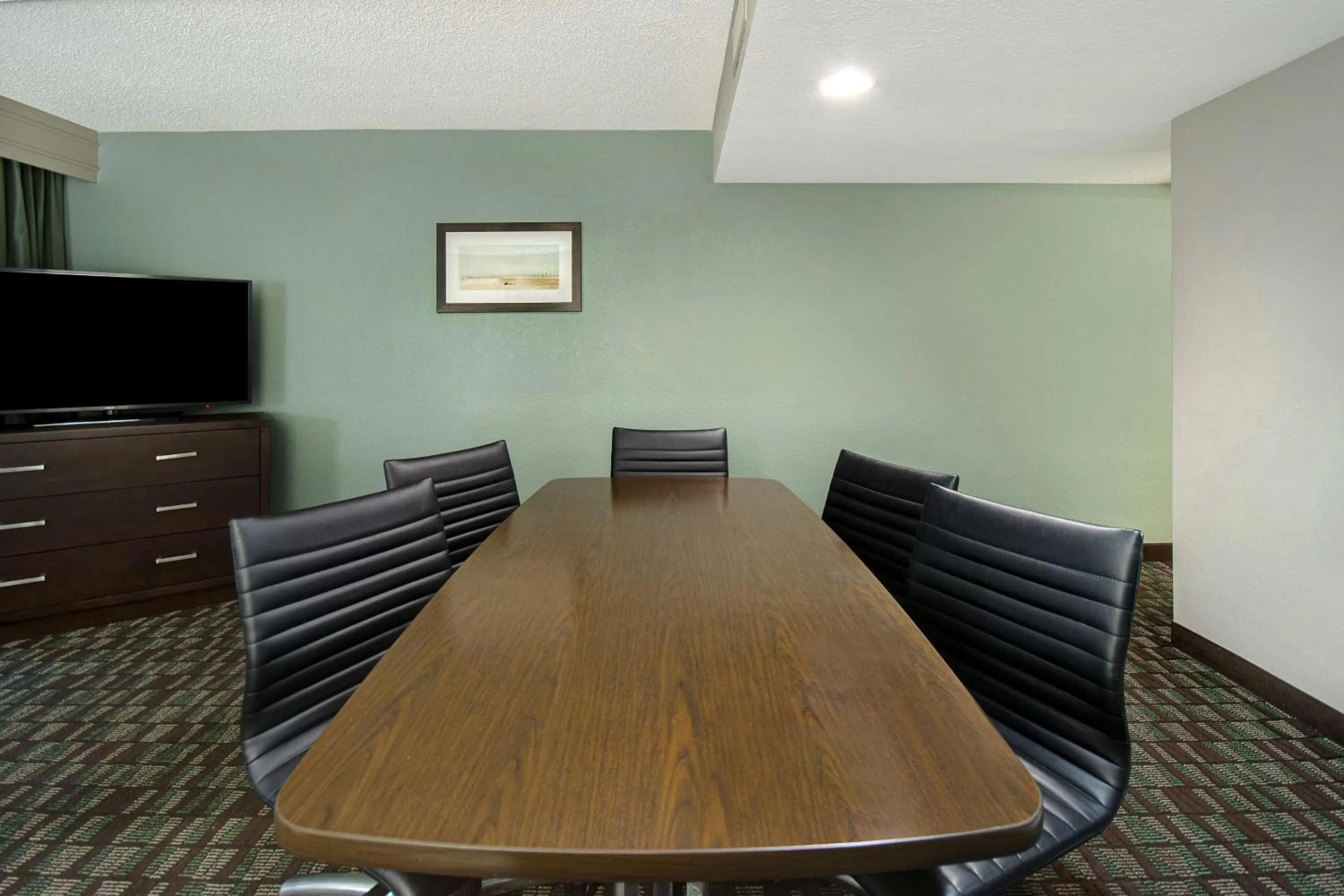 Bedroom in Embassy Suites by Hilton Jacksonville Baymeadows