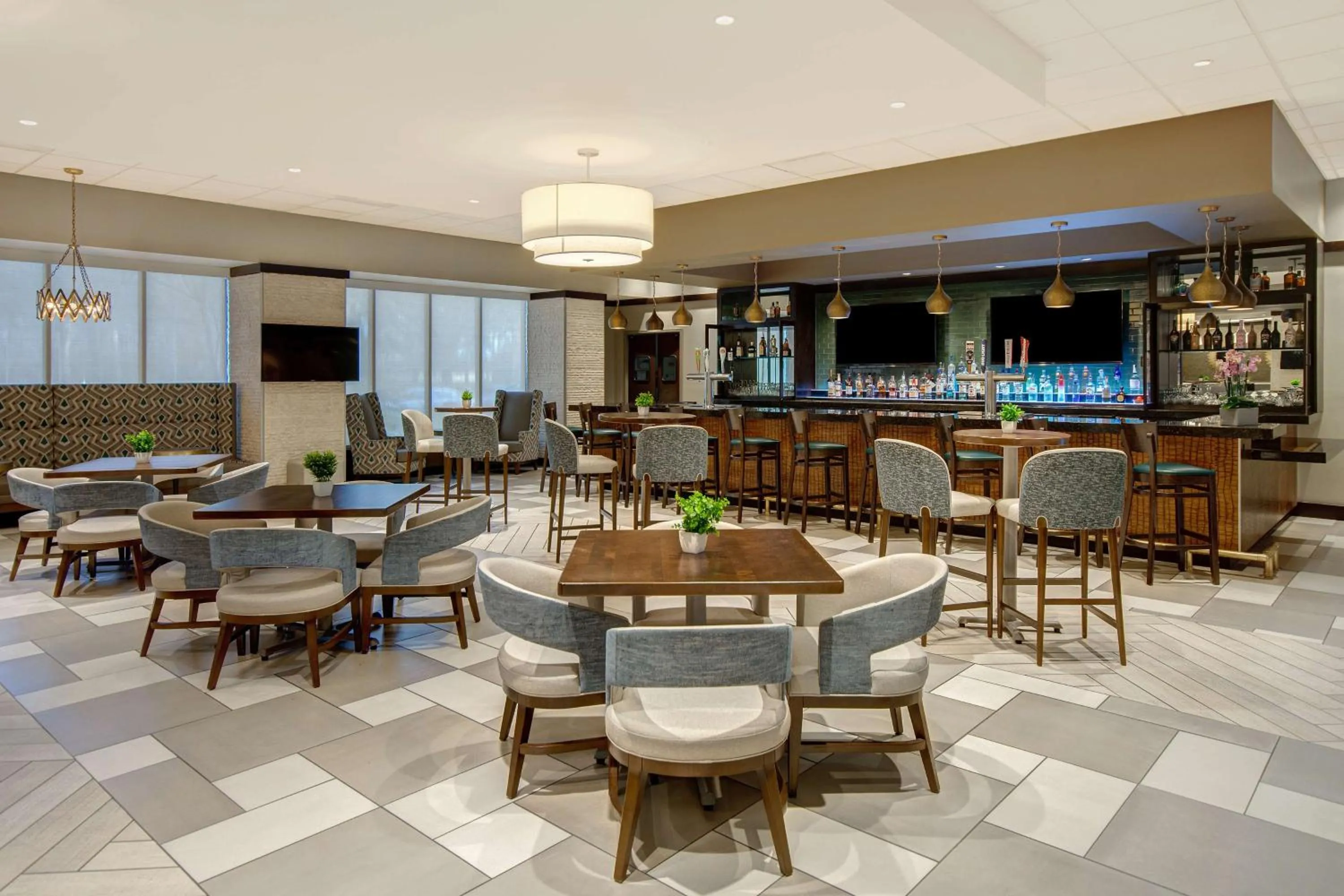 Lounge or bar in Embassy Suites by Hilton Jacksonville Baymeadows
