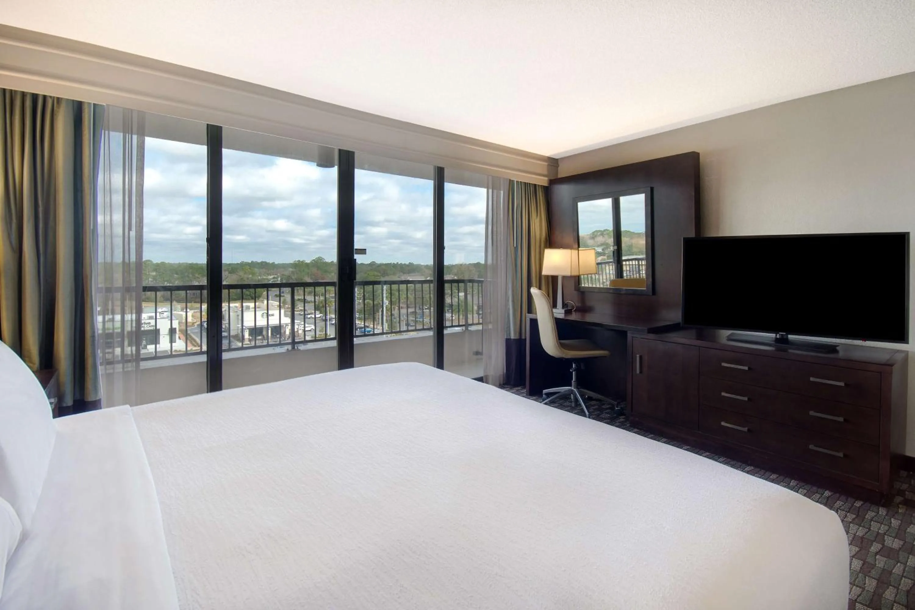 Bedroom, Bed in Embassy Suites by Hilton Jacksonville Baymeadows