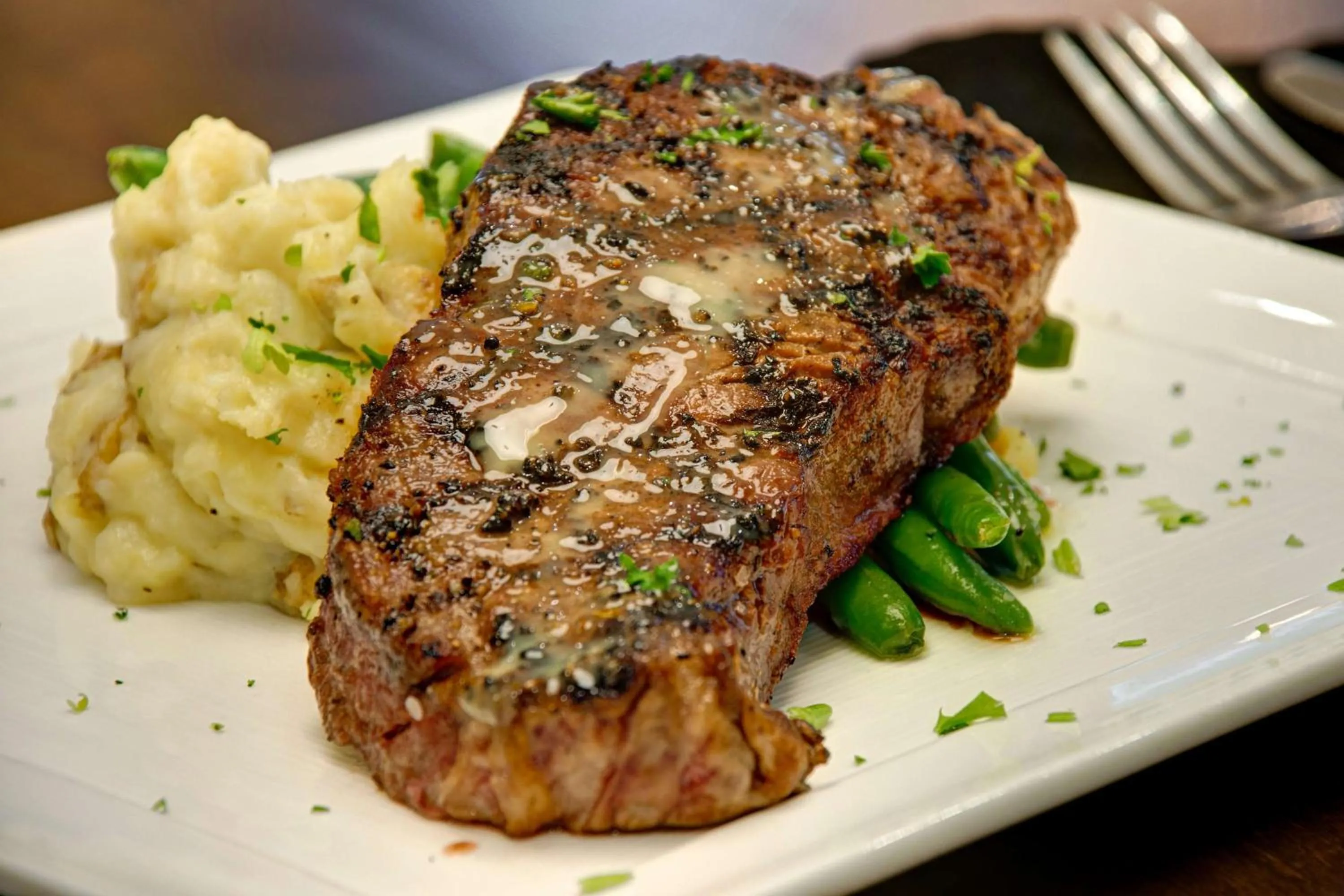 Restaurant/places to eat in Embassy Suites by Hilton Jacksonville Baymeadows