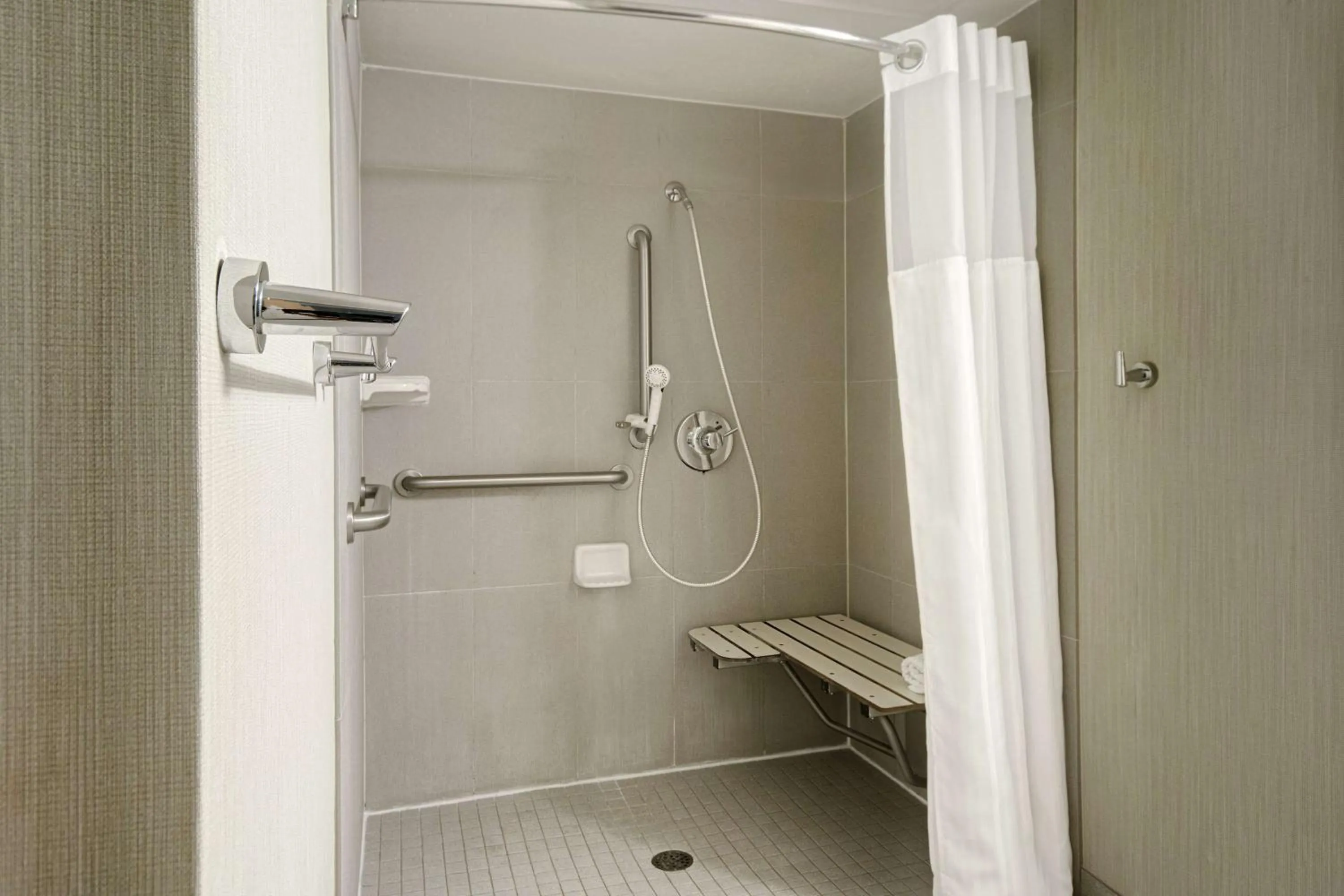 Bathroom in Embassy Suites by Hilton Jacksonville Baymeadows