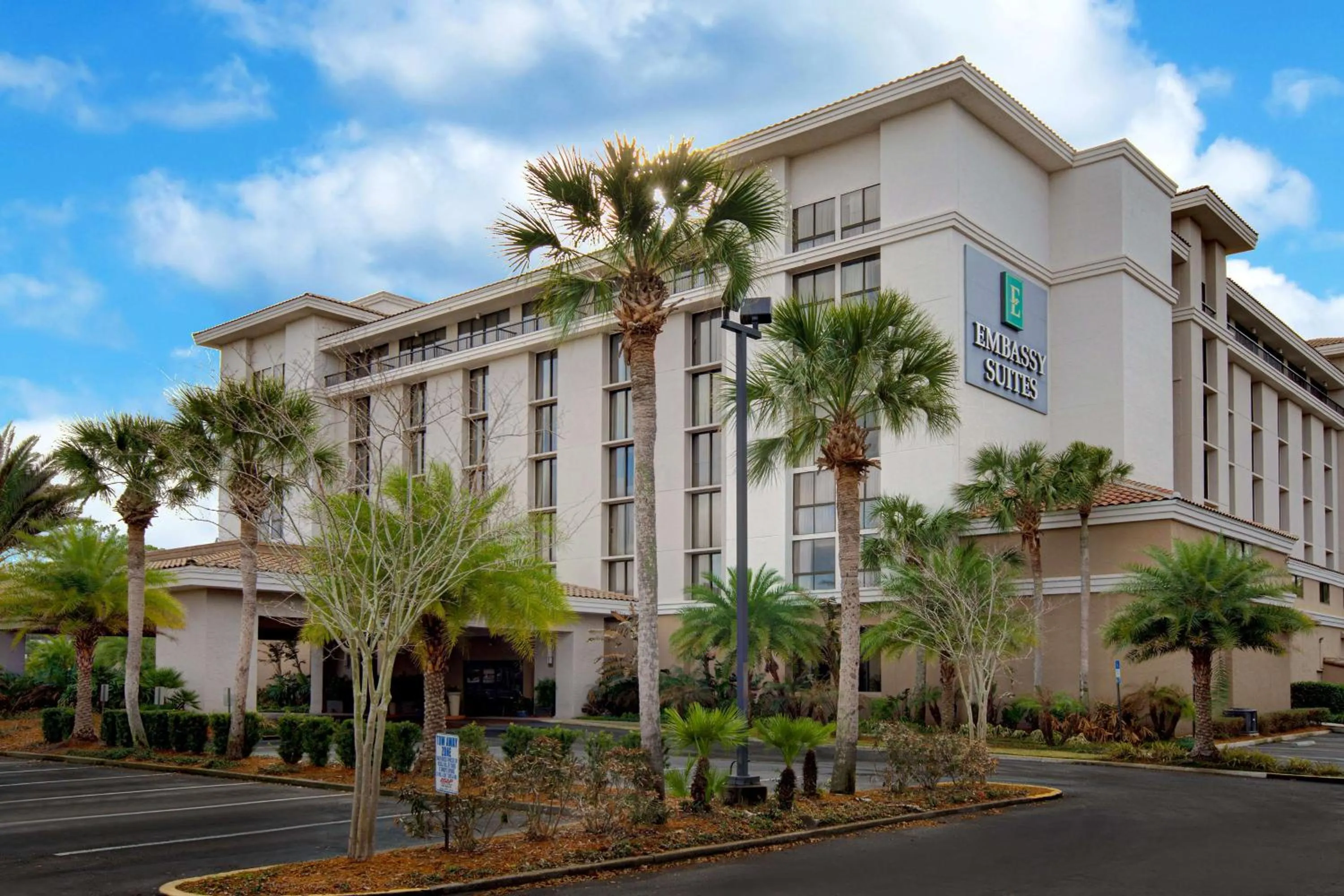 Property building in Embassy Suites by Hilton Jacksonville Baymeadows