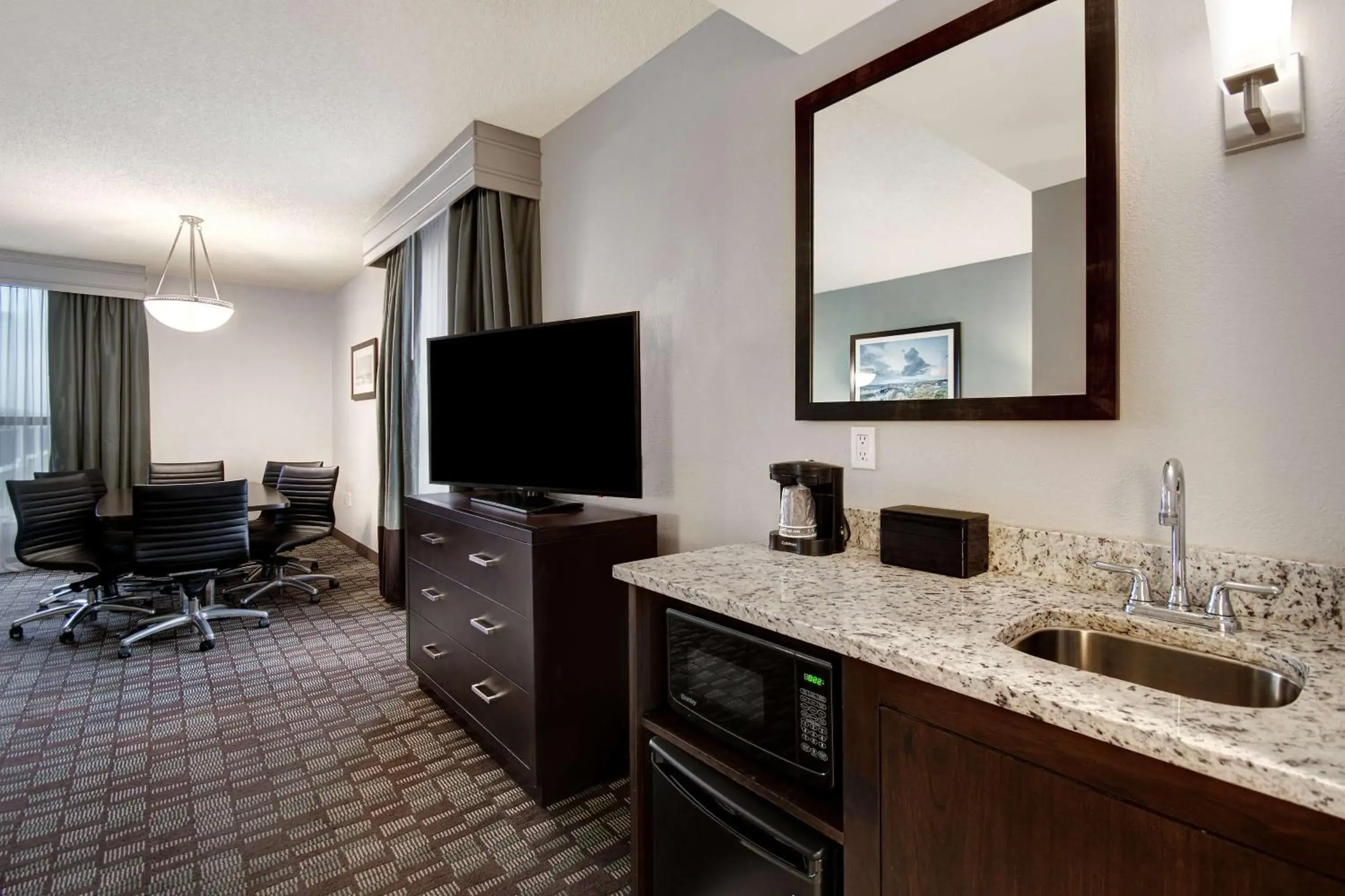 Executive King Suite - South Wing in Embassy Suites by Hilton Jacksonville Baymeadows Executive King Suite - South Wing in Embassy Suites by Hilton Jacksonville Baymeadows