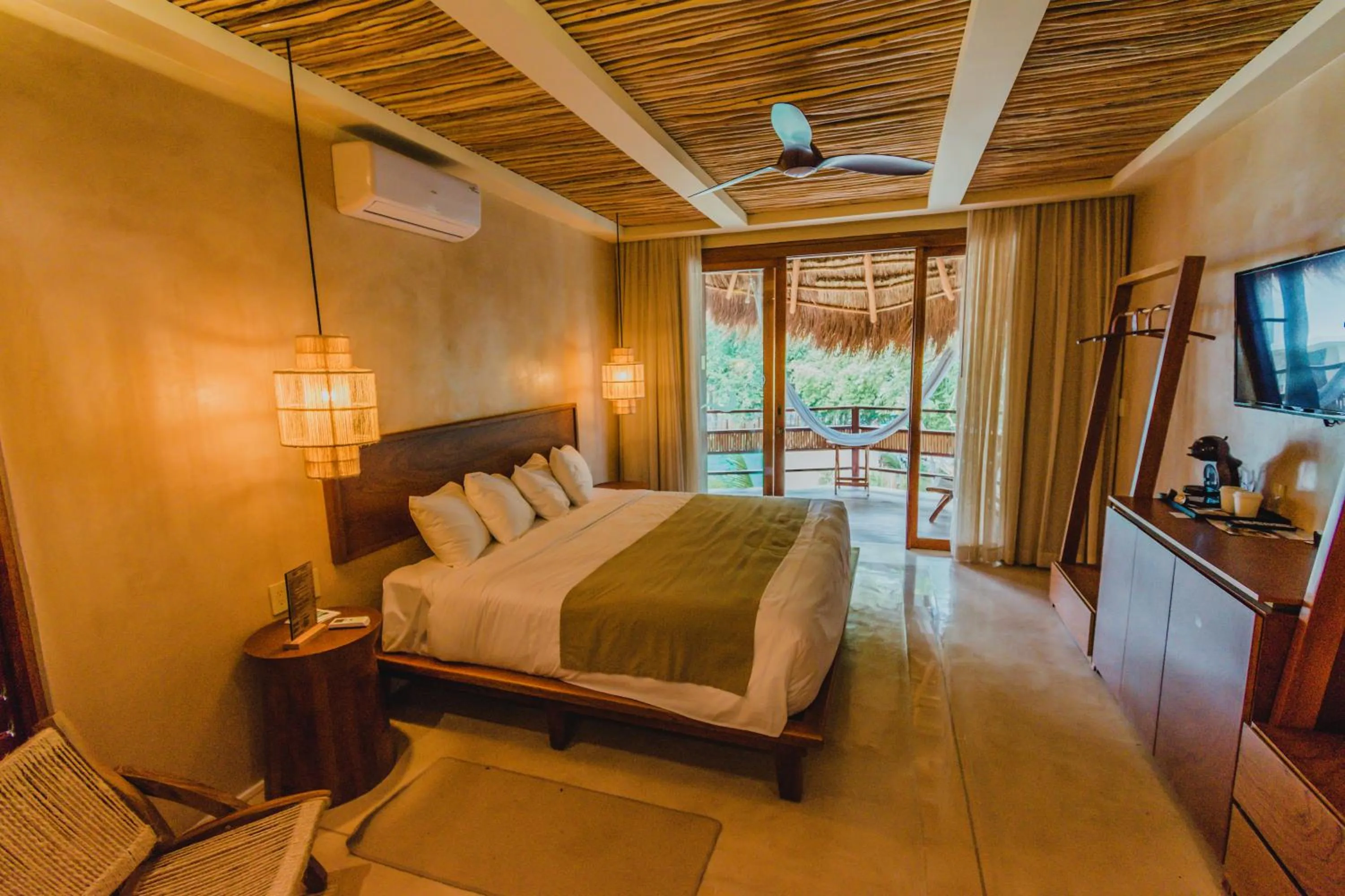 Bed in Hotel Carolina Bacalar