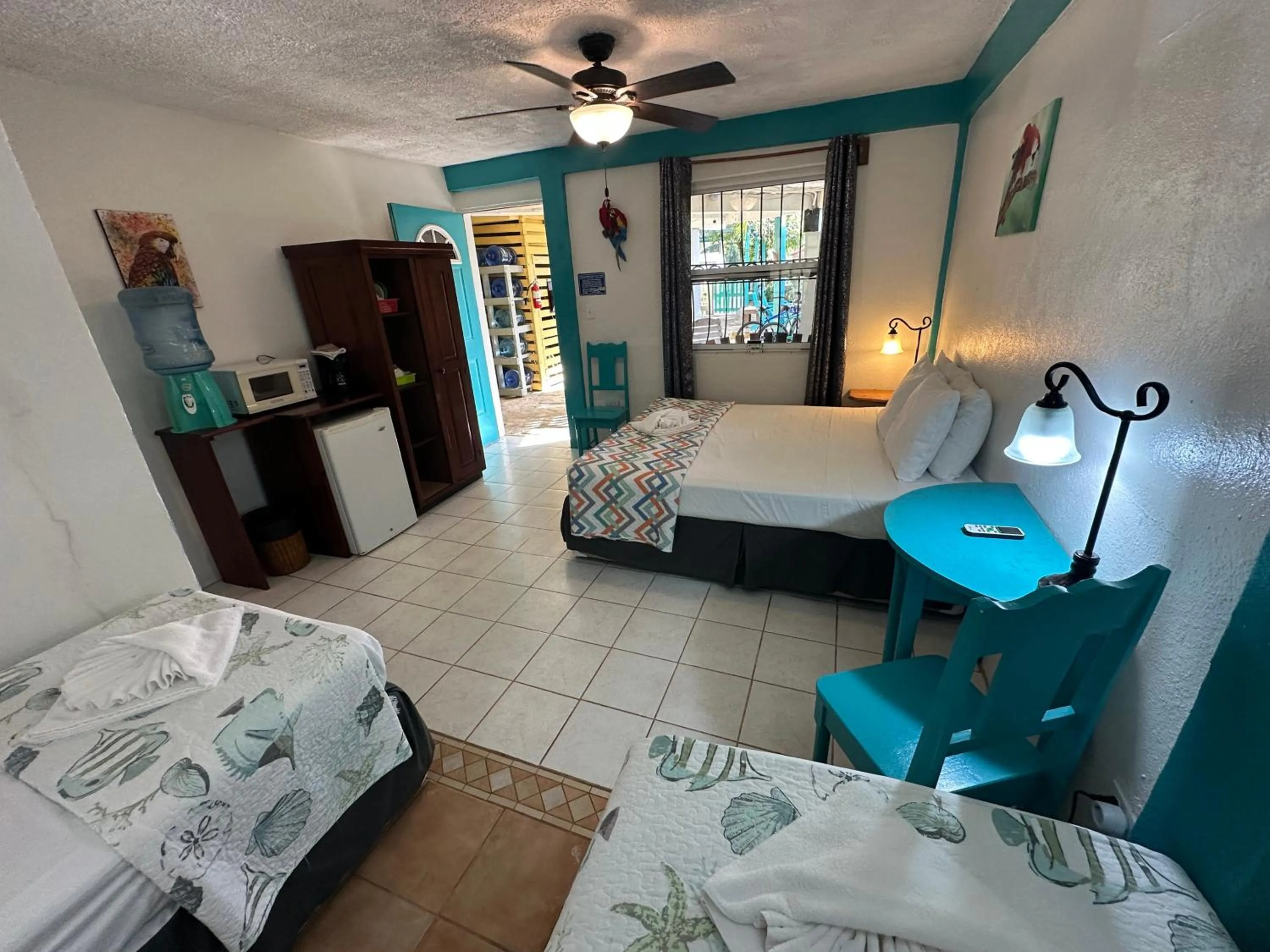 Photo of the whole room, Bed in All Seasons Belize