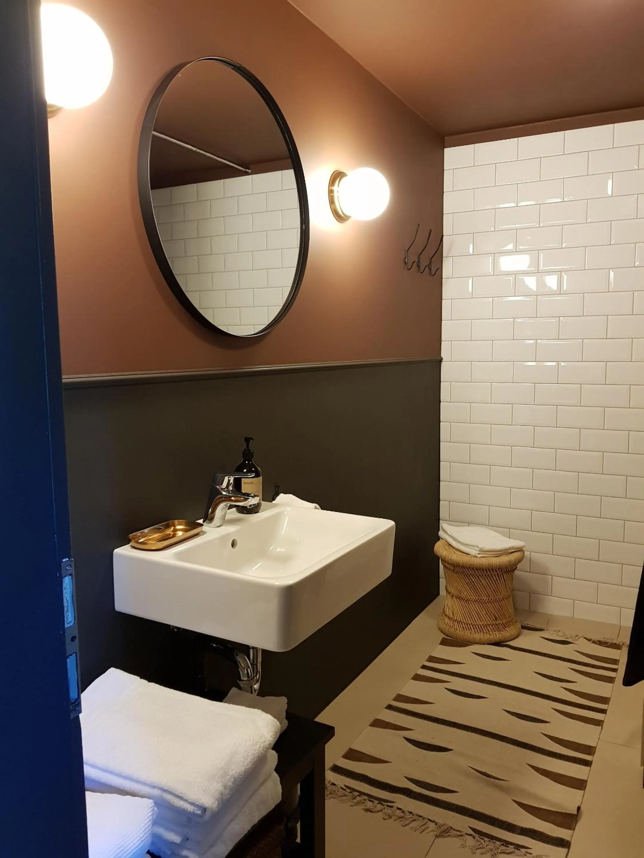 Shower in INNI - Boutique apartments