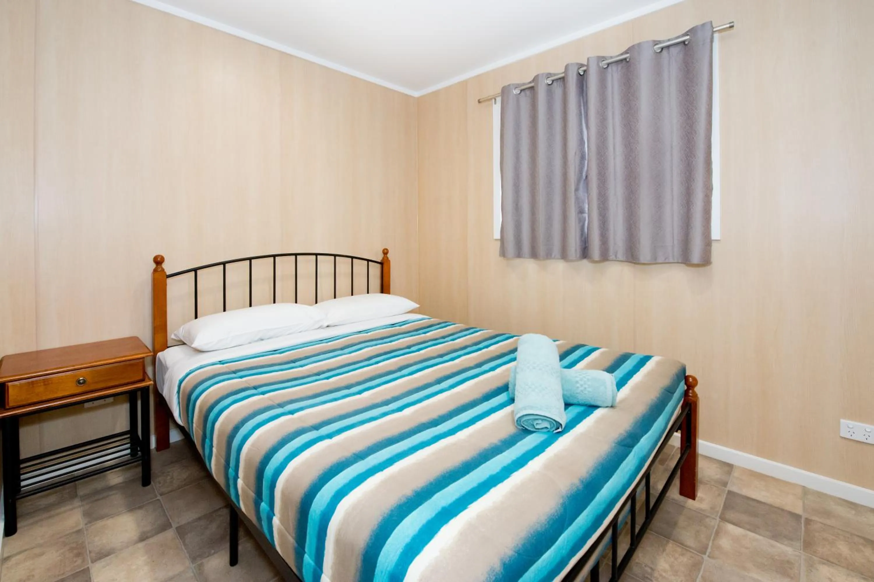 Bedroom, Bed in Paringa Caravan Park