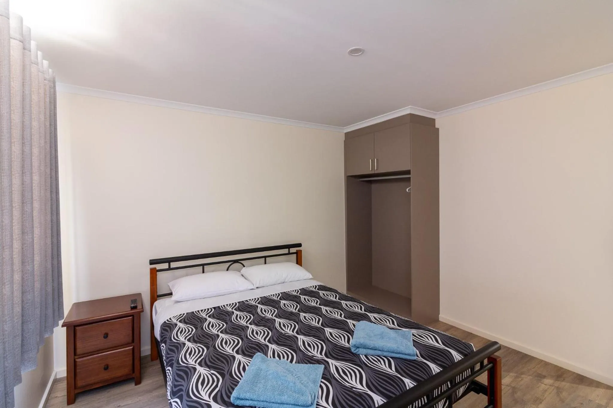 Bedroom, Bed in Paringa Caravan Park