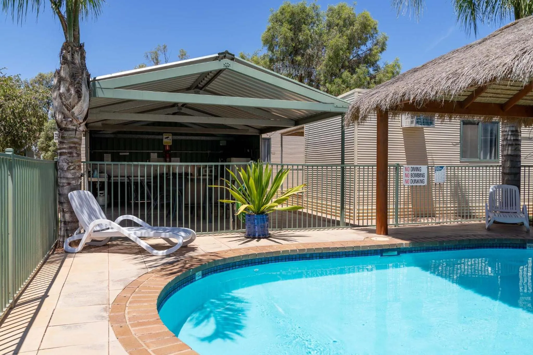 Swimming pool in Paringa Caravan Park