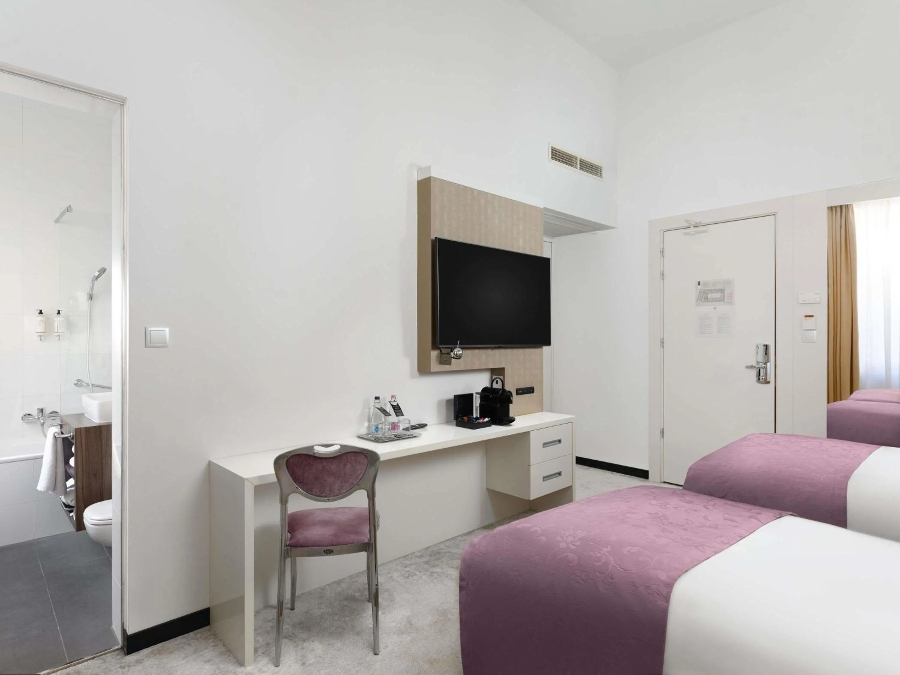 Bedroom, Bed in Nemzeti Hotel Budapest - MGallery Collection