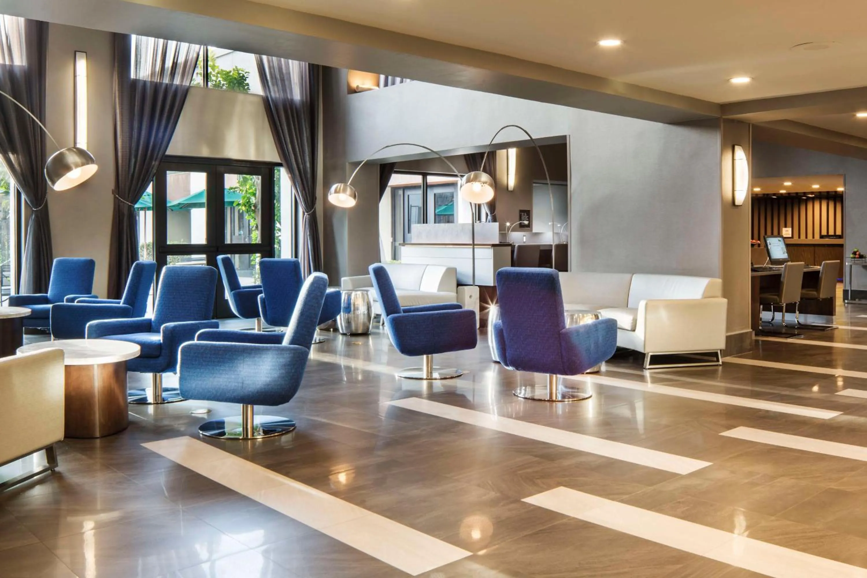 Lobby or reception in DoubleTree by Hilton Newark-Fremont