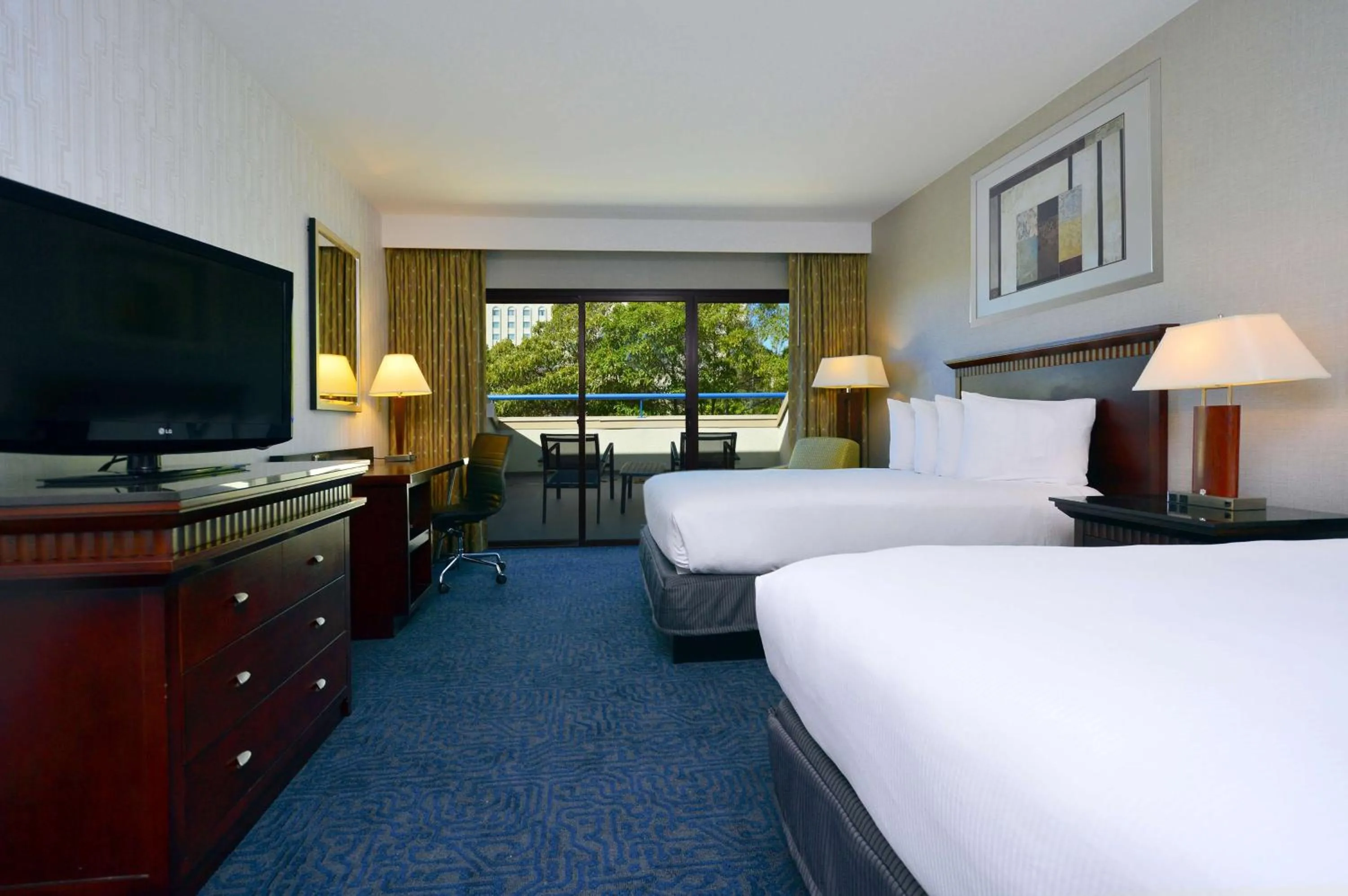 Bedroom, Bed in DoubleTree by Hilton Newark-Fremont
