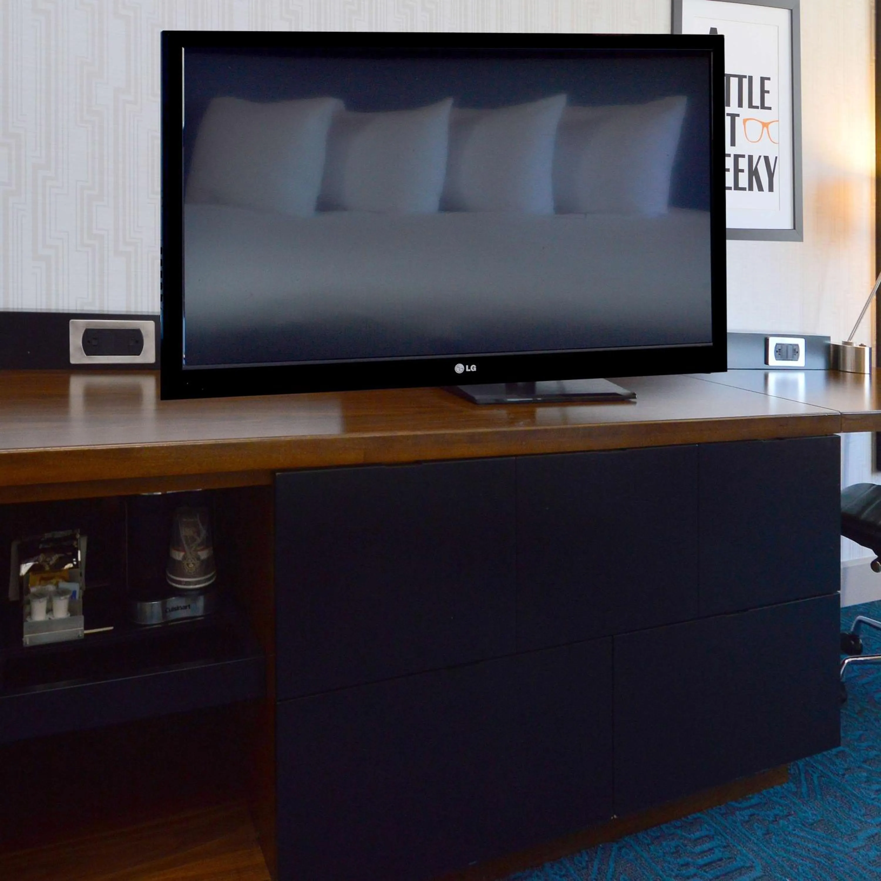 Bedroom in DoubleTree by Hilton Newark-Fremont