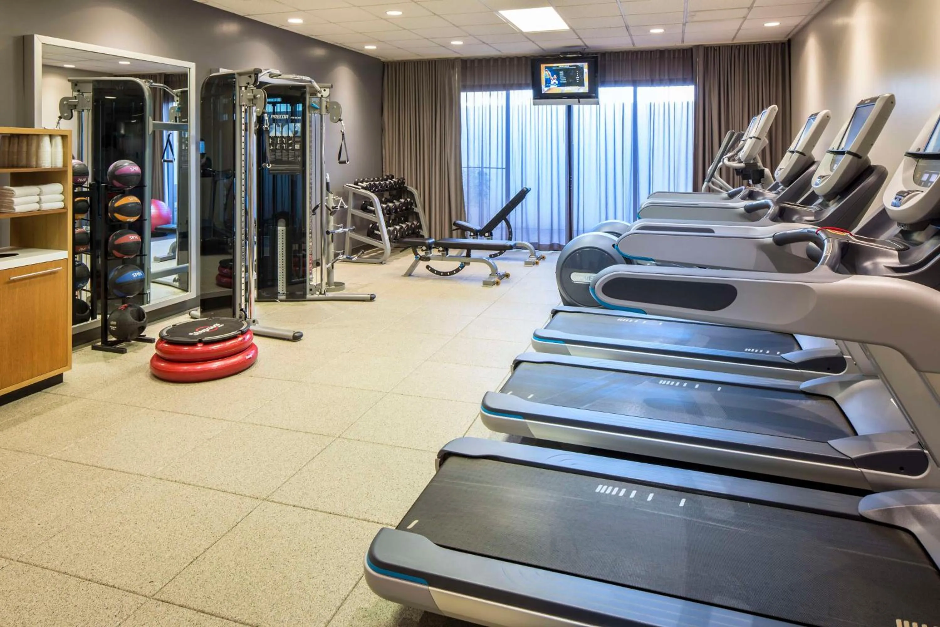 Fitness centre/facilities in DoubleTree by Hilton Newark-Fremont