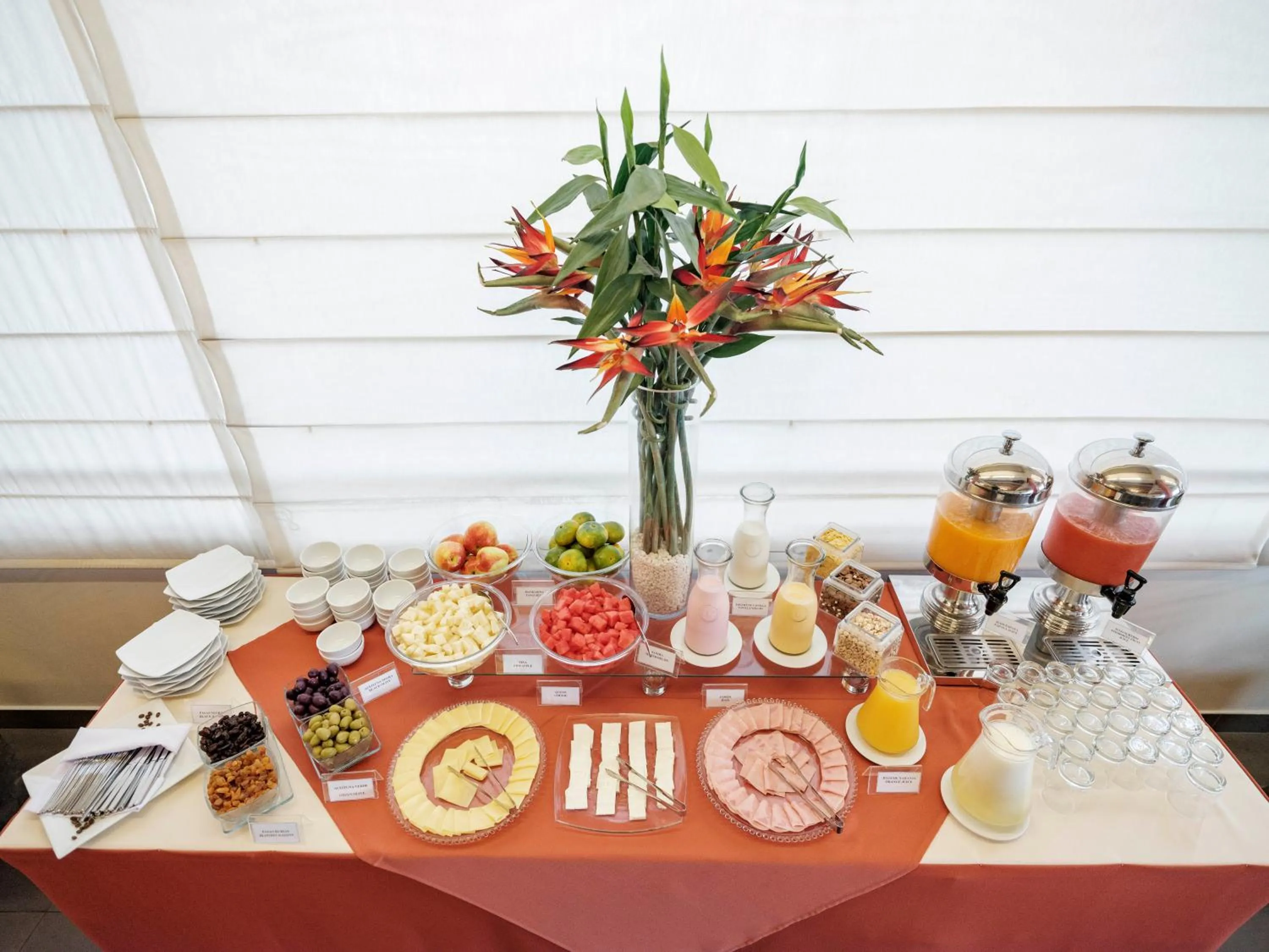 Restaurant/places to eat in Qorianka Hotel