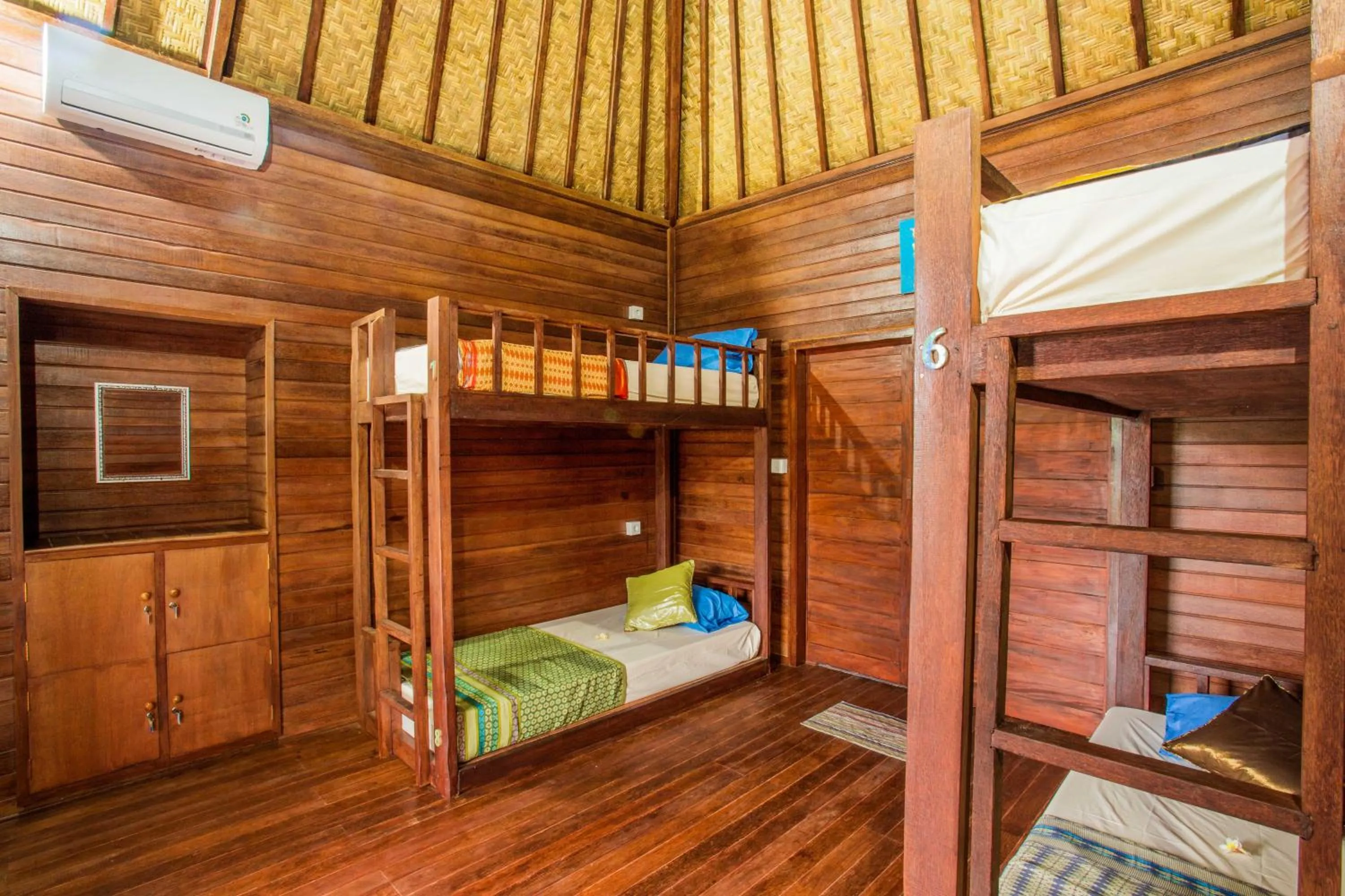 bunk bed in Uma Hostel Lembongan