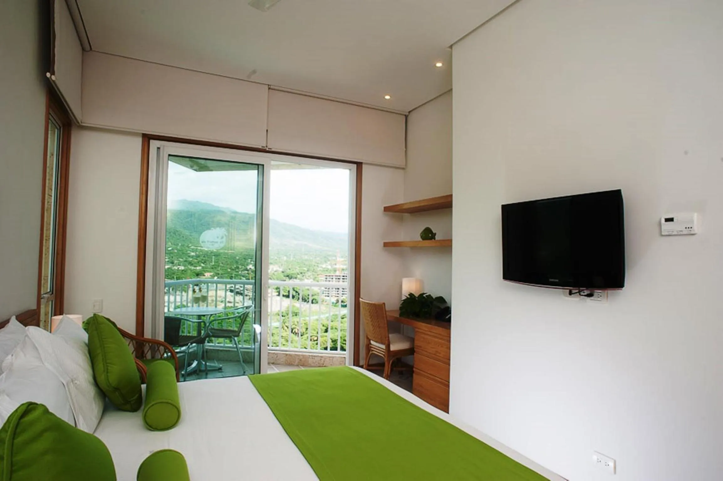 Day, Bed in Hotel Irotama del Mar