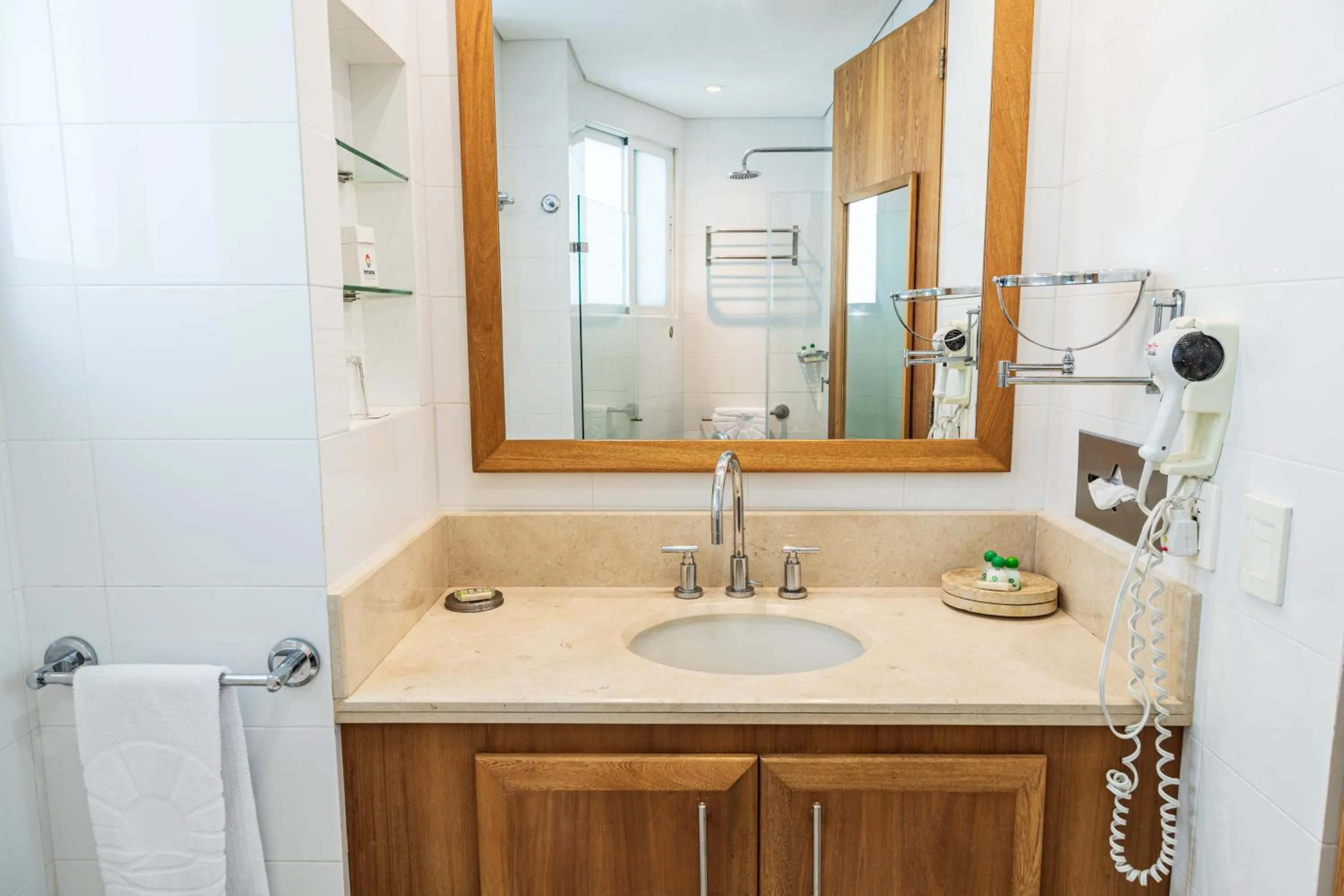 Shower in Hotel Irotama del Mar