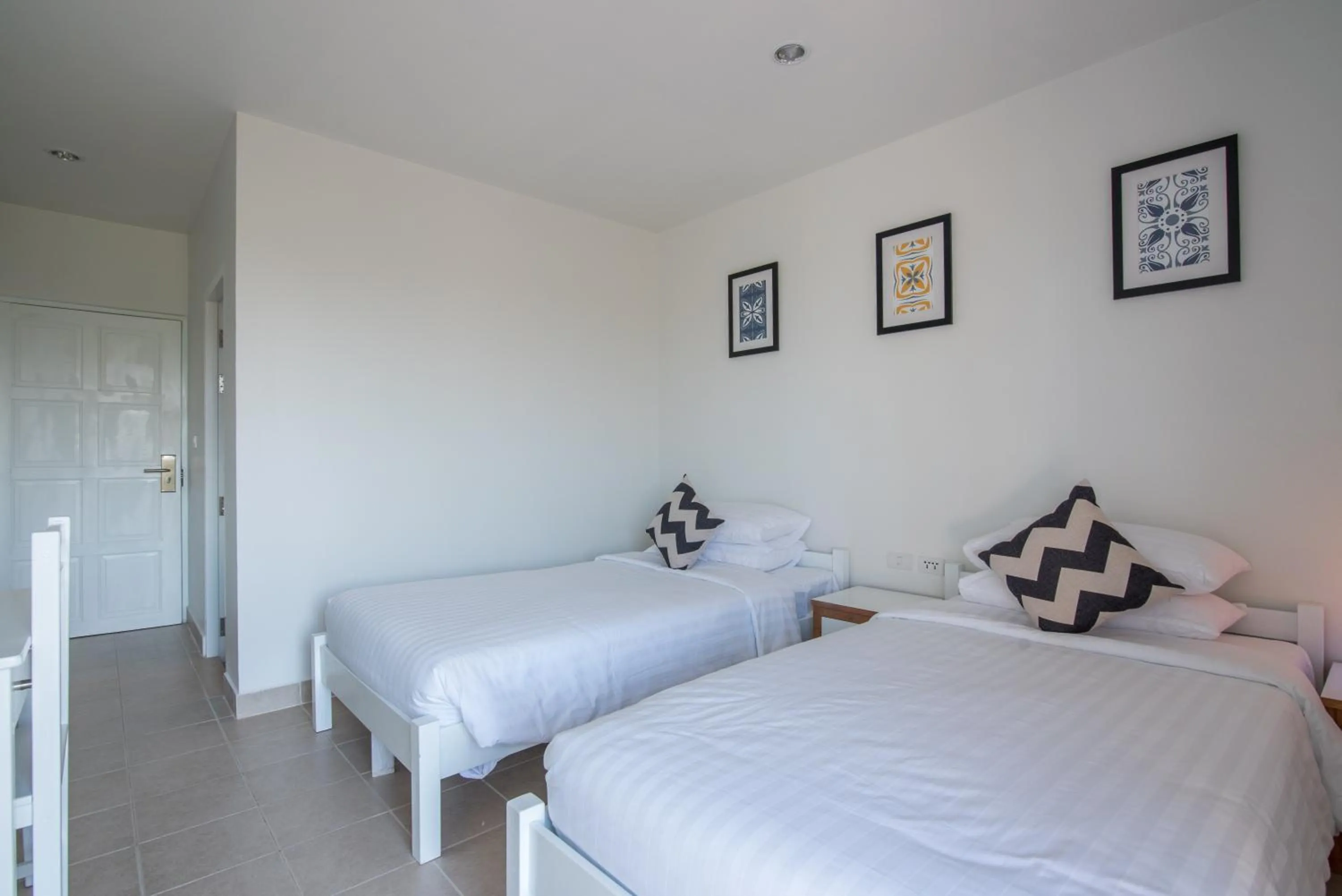 Photo of the whole room, Bed in Maikhao Hotel, Phuket