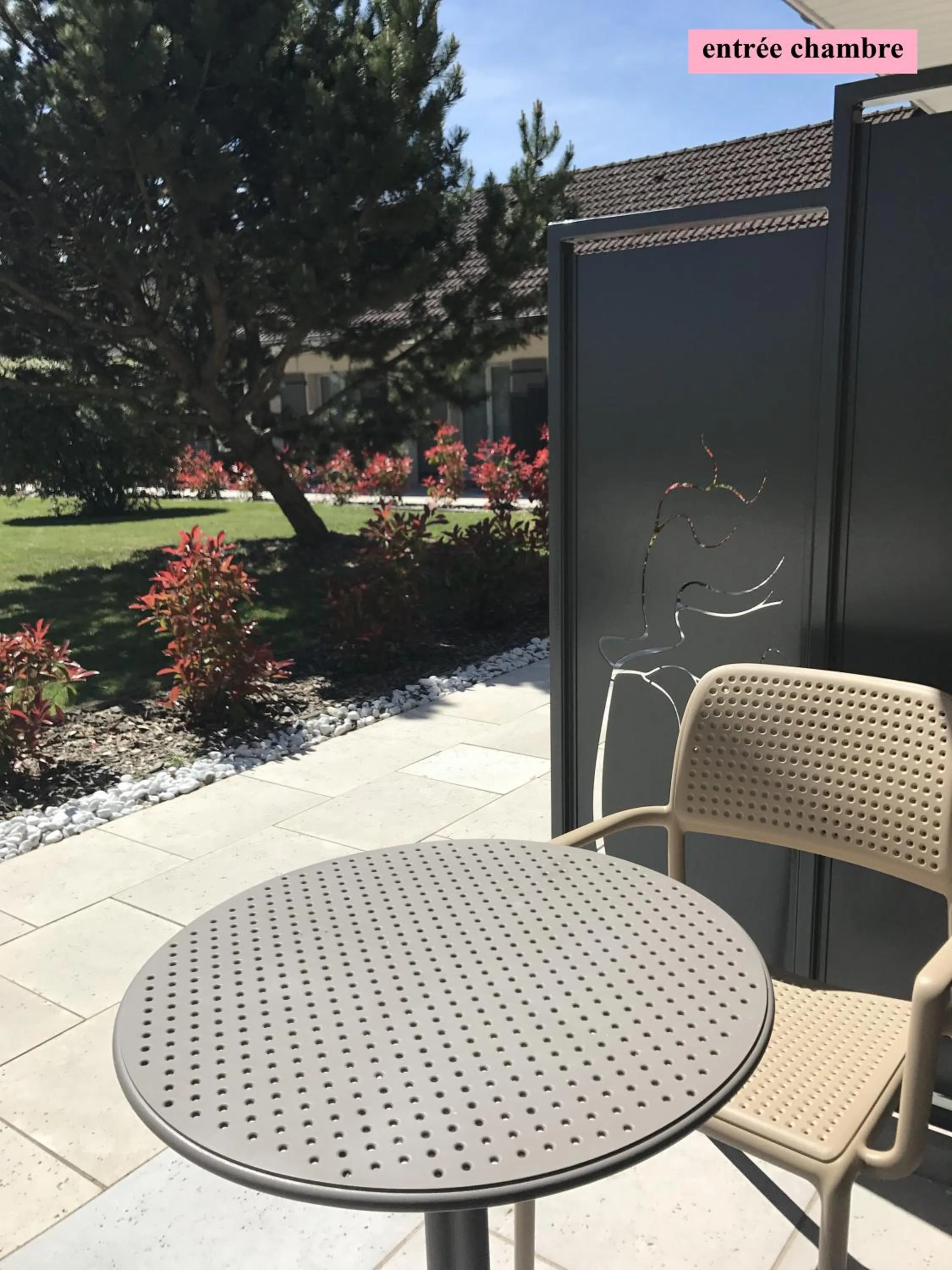 Garden view in Hôtel Le Clos Badan